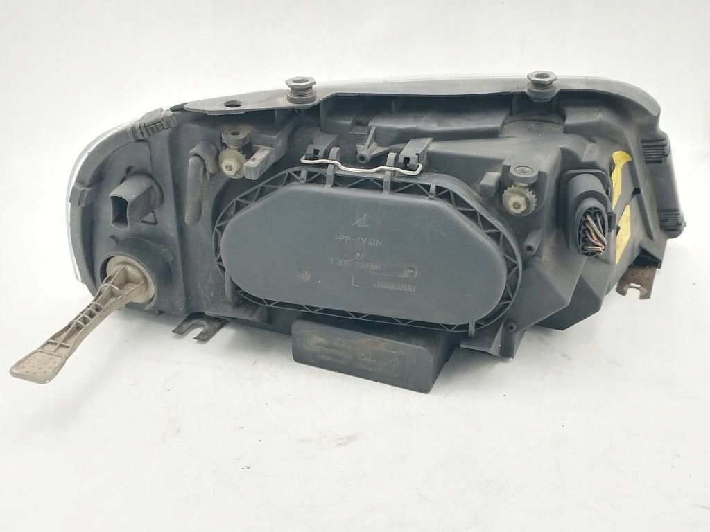 VW Sharan and lift light left front front