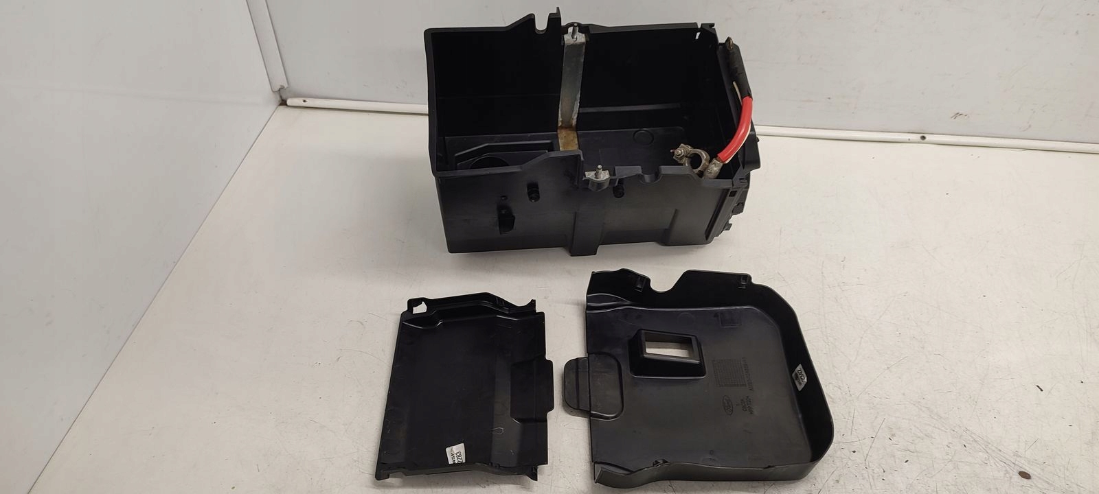 Gehäuse Blende Abdeckung akumulatora Ford Focus MK3 kombi 1,0 Ecoboost