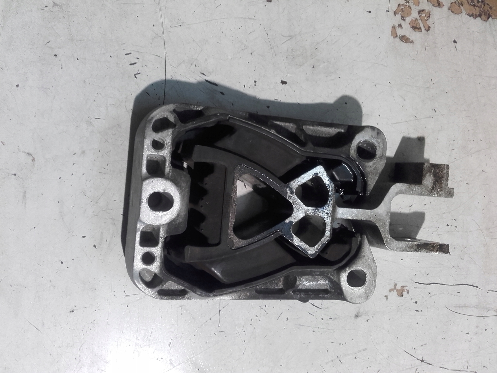 FORD FOCUS MK4 PODUSZKA DOLNA SKRZYNI 1 5 TDCI