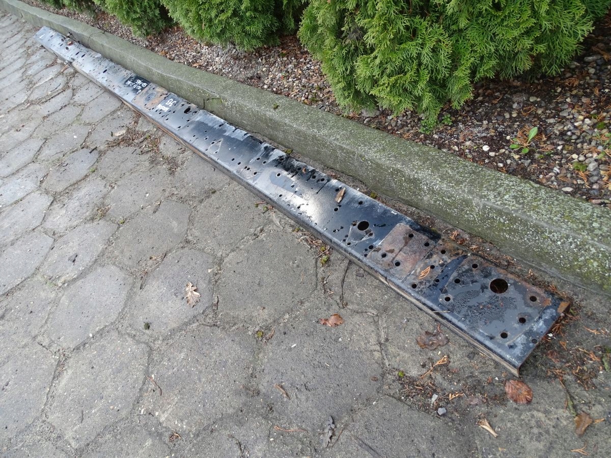 DAF LF 45 55 RAMA BELKA PRAWA 534X19 5CM 17 5 131 Car type Trucks