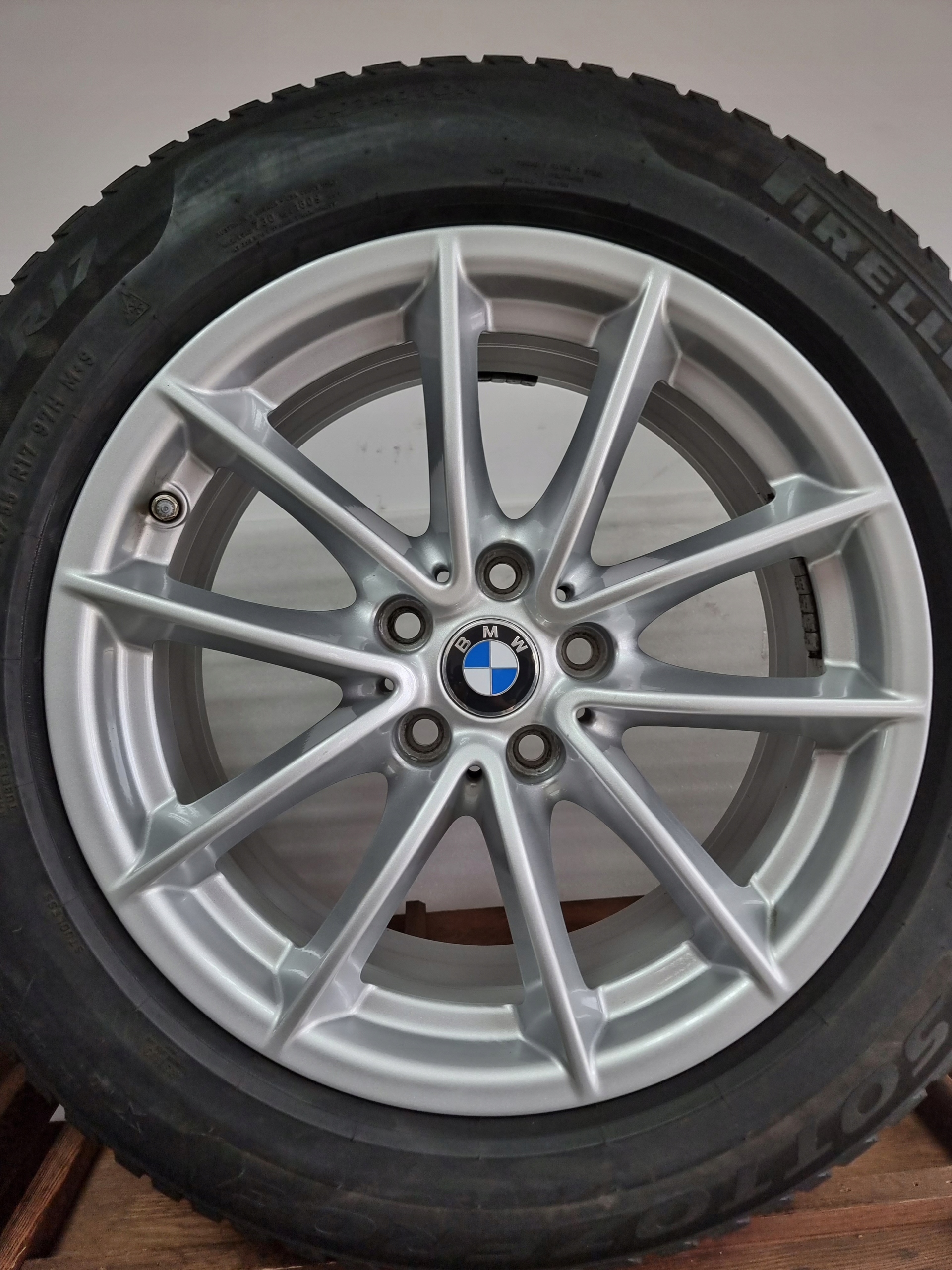 Koła BMW G30 G31 17 CALI ZIMOWE Pirelli RFT 2019 Rodzaj felg Aluminiowe