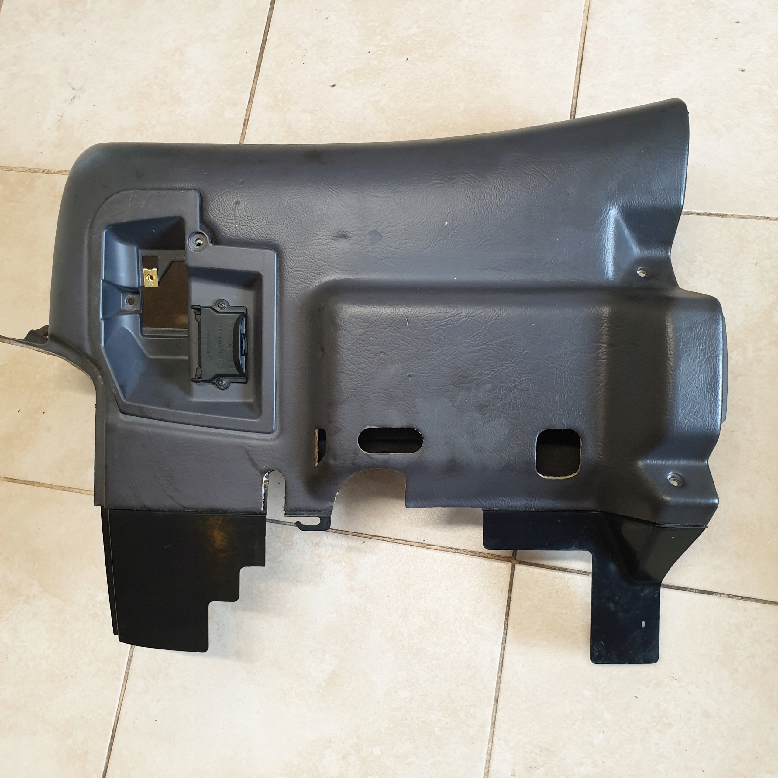 passenger compartment cover below steering wheel, MERCEDES A W168 EU