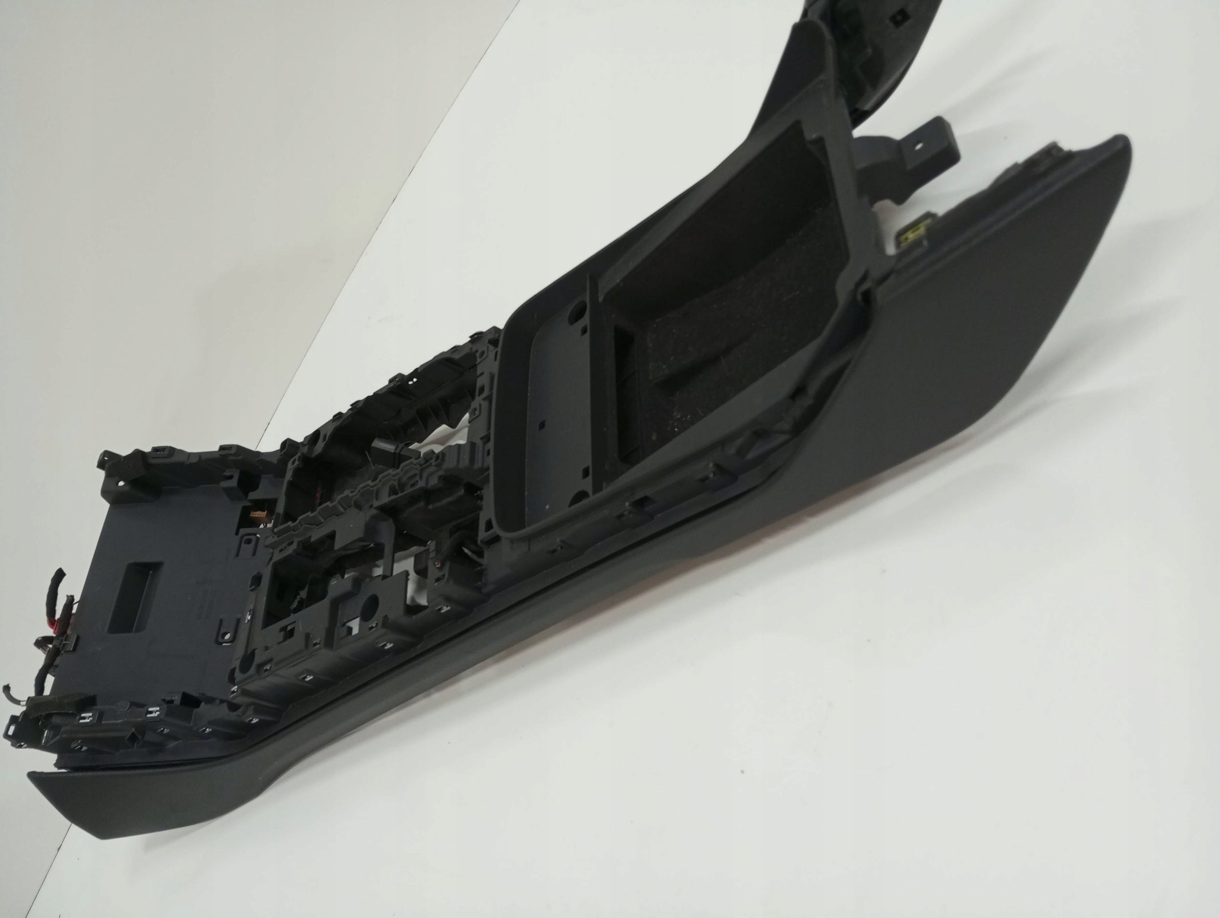 TUNEL mitte AUDI Q7 4M 5Q0810100
