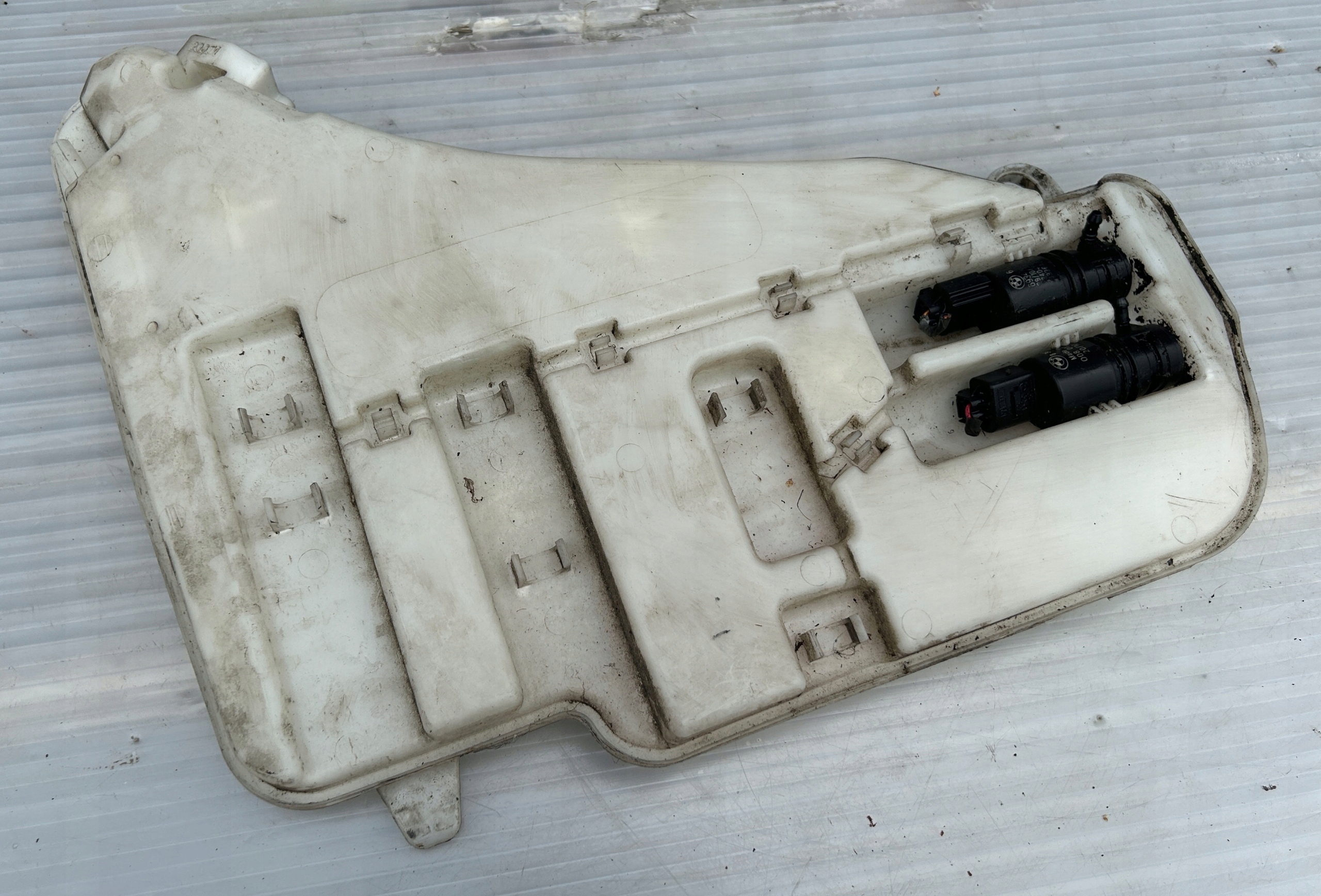 washer fluid tank BMW 5 F11 7226707