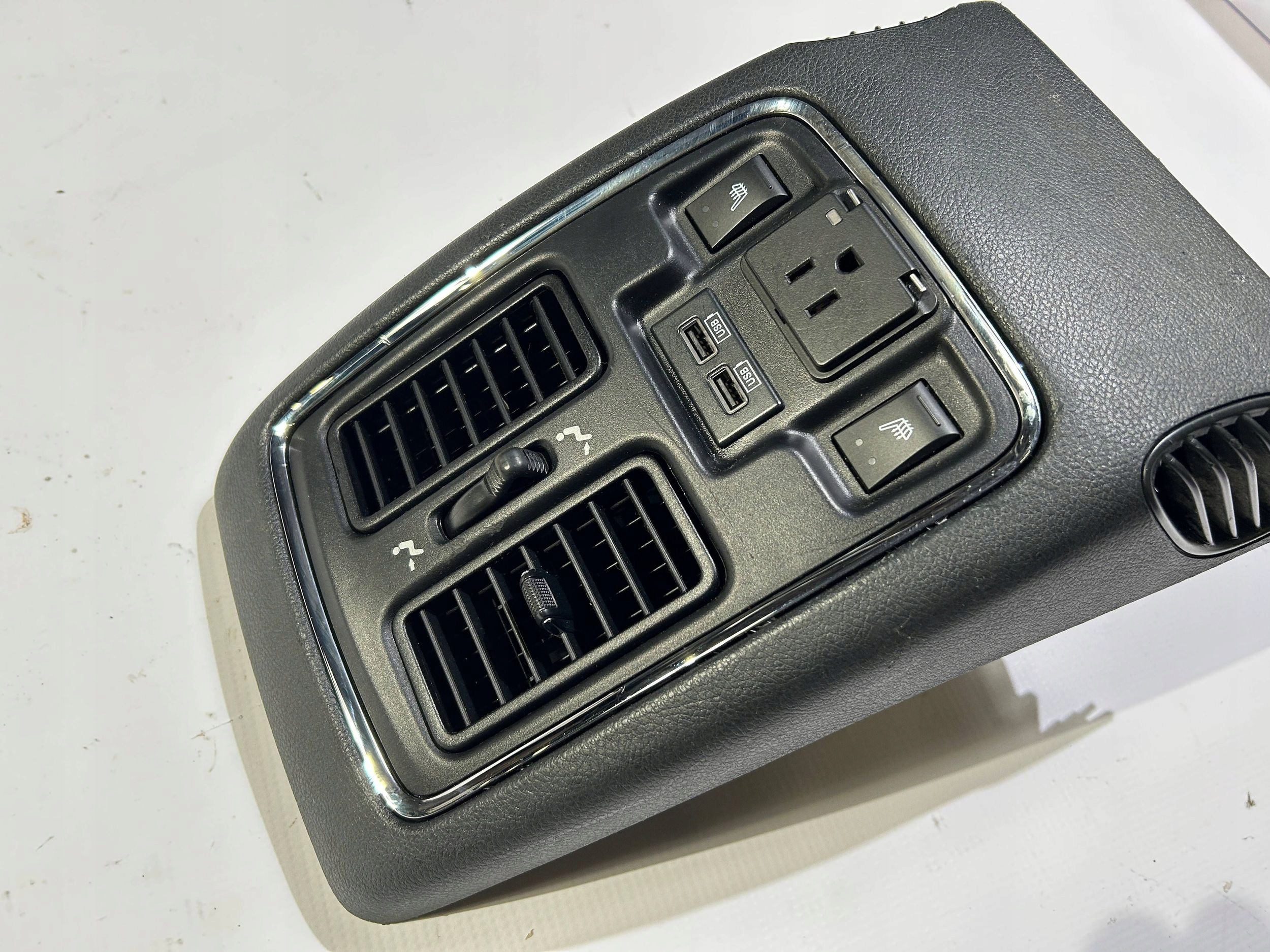 Tunel Közepes dekor panel tunelu rács Dodge Durango 2014