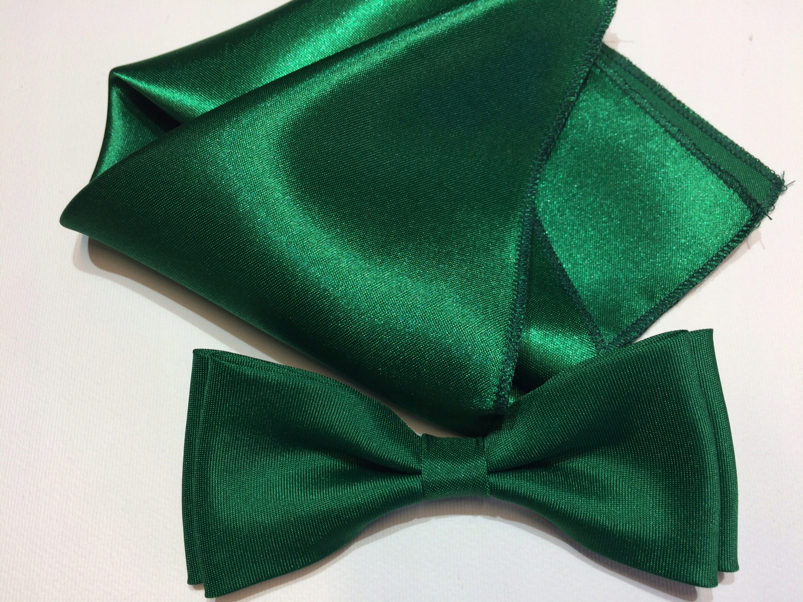 

Zielona Ciemna Butelkowa Mucha Poszetką-chusteczką