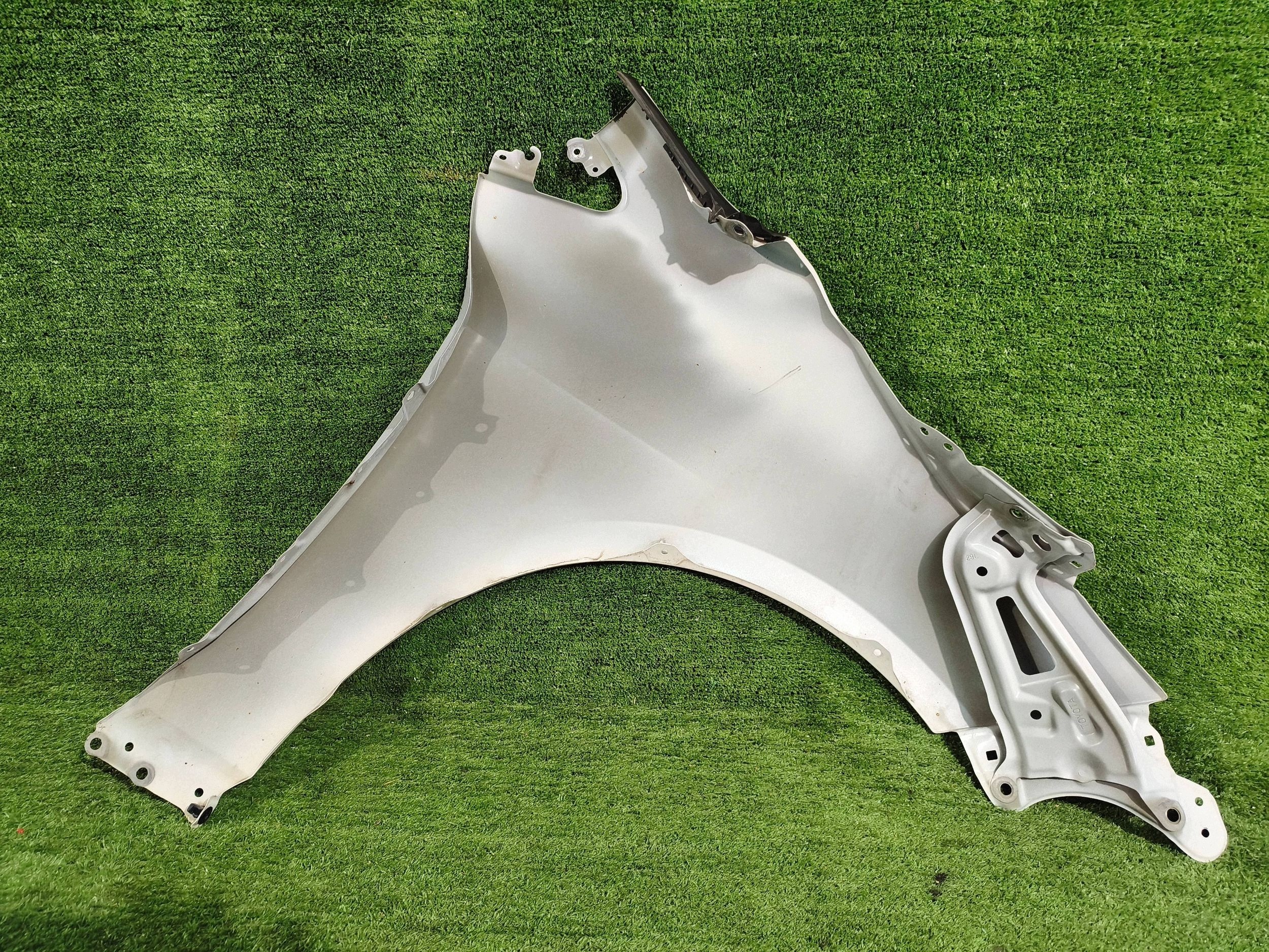 fender front left TOYOTA COROLLA E21 sedan NR.800