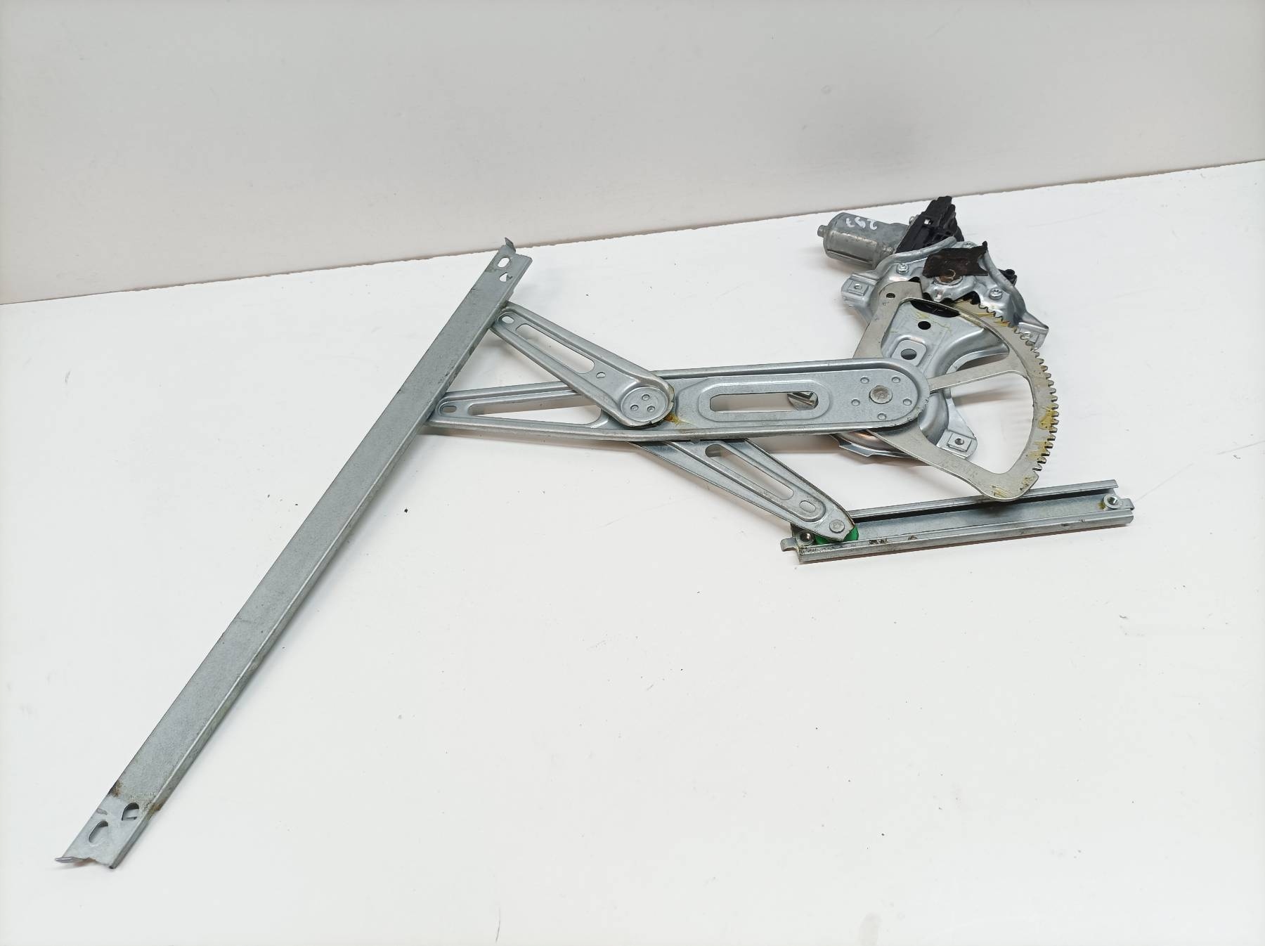 mechanism windows right front 857100D100 Toyota Yaris III (2011-2020)