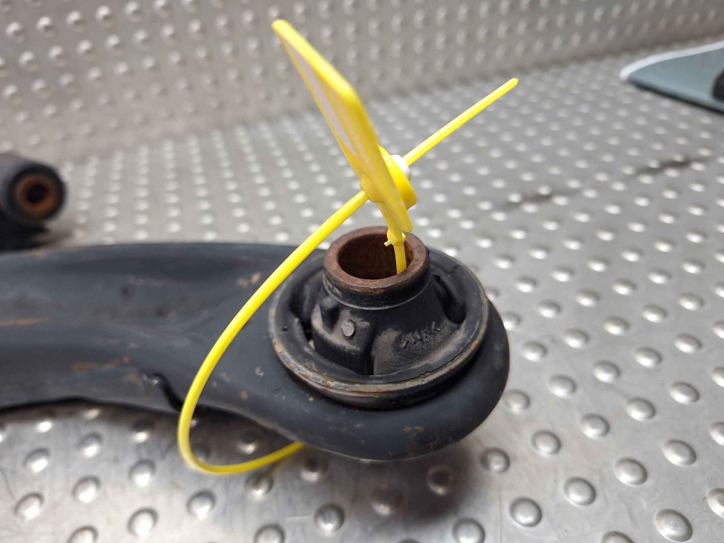 arm left front TOYOTA YARIS II 06-11