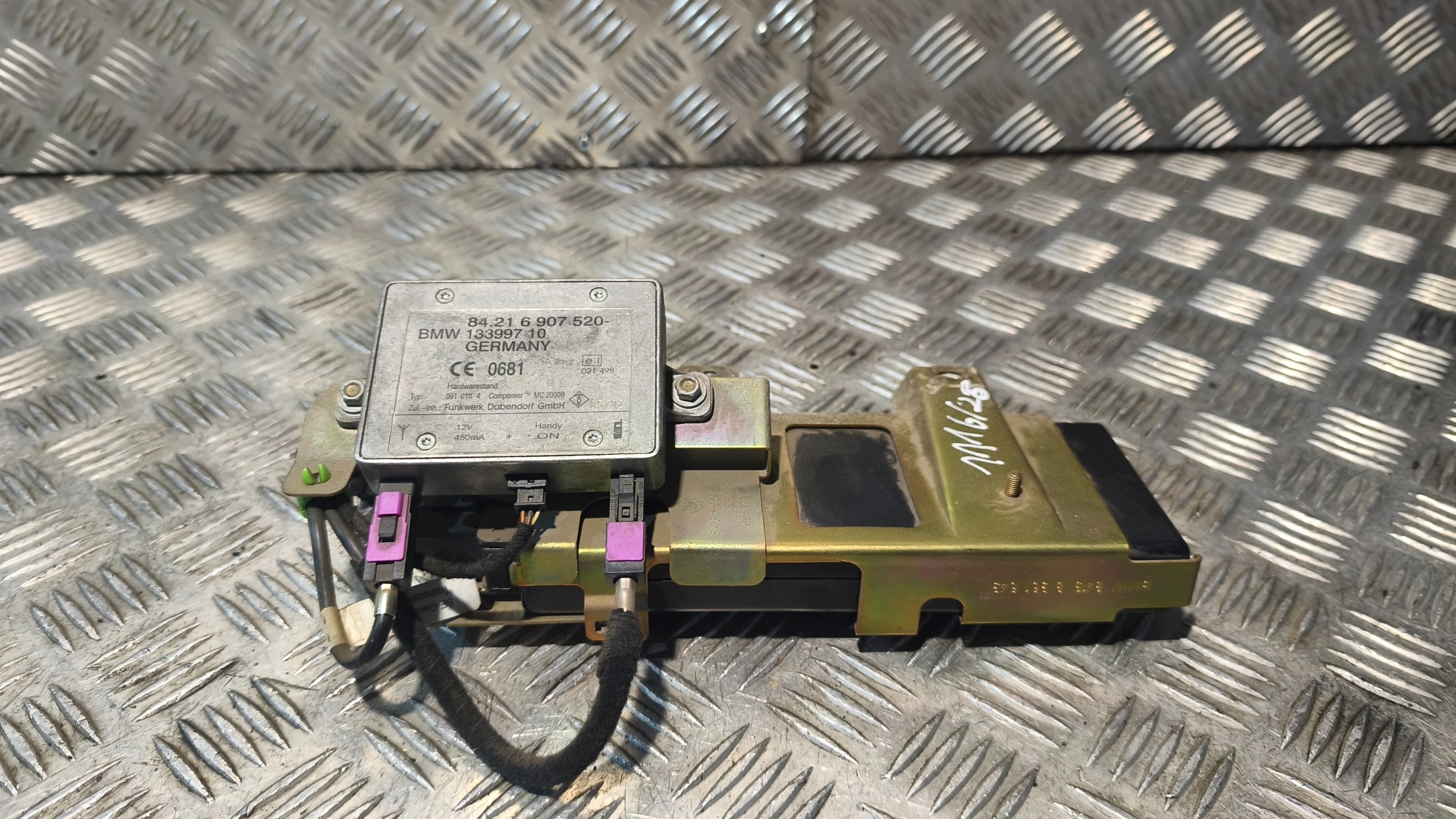 amplifier control unit TELEFONU BMW E39 2002r 6907520