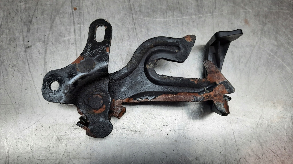 RYGIEL MASKI VOLVO XC60 08-13R Numer katalogowy części 01