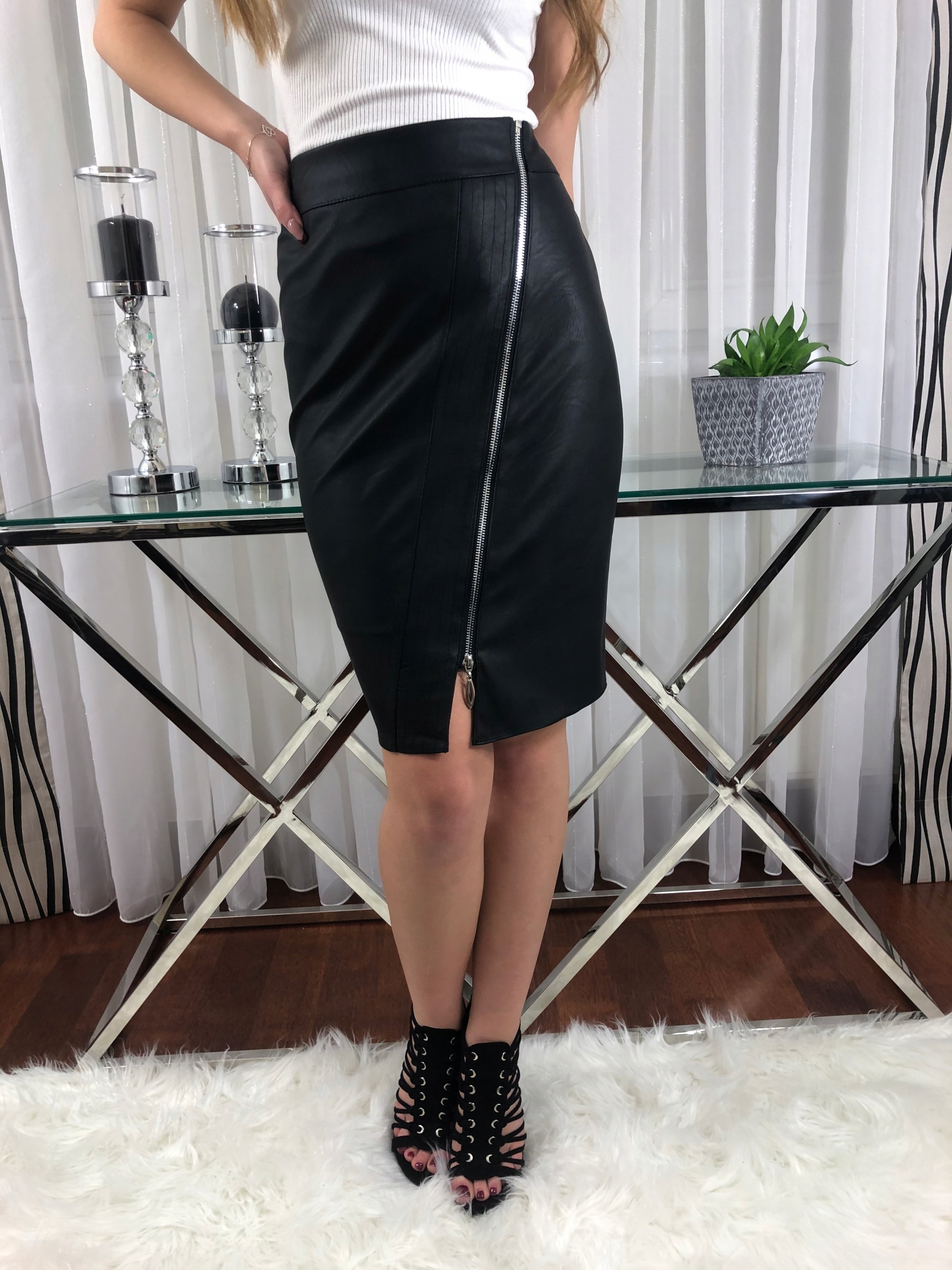 D16 SPÓDNICA ZAMEK SKOS E.SKÓRA CZARNA R.40 Marka Dana