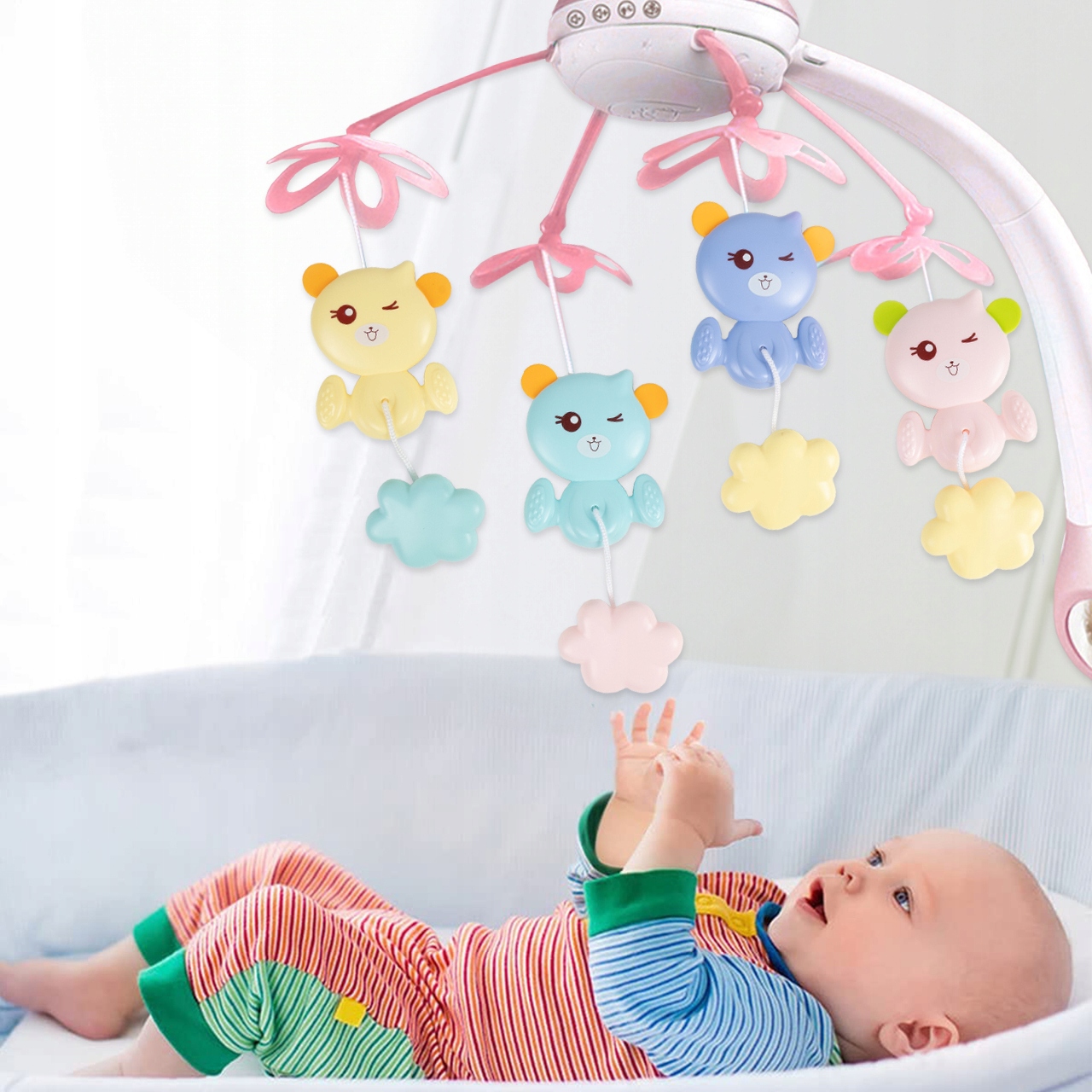 KARUZELKA Z PROJEKTOREM GWIAZD DO ŁÓŻECZKA MELODIE ZAWIESZKI 4X NA PILOT Kolor dominujący odcienie różu