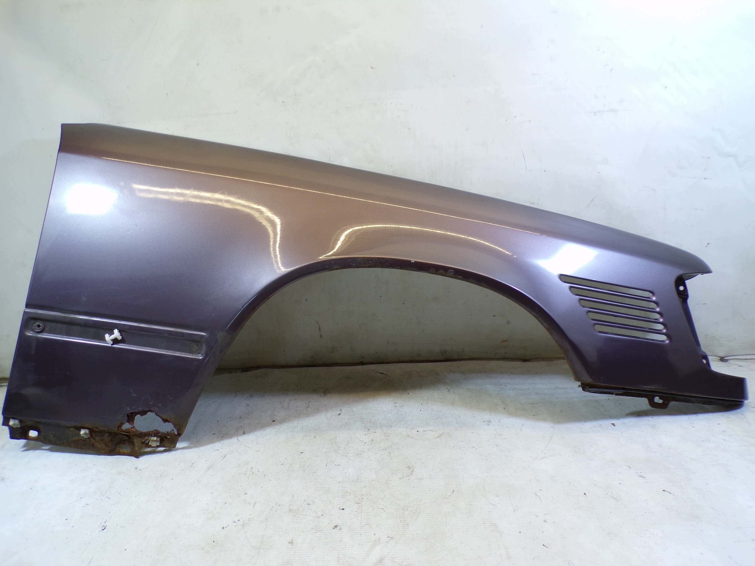 fender right front MERCEDES W124 E-KLASA