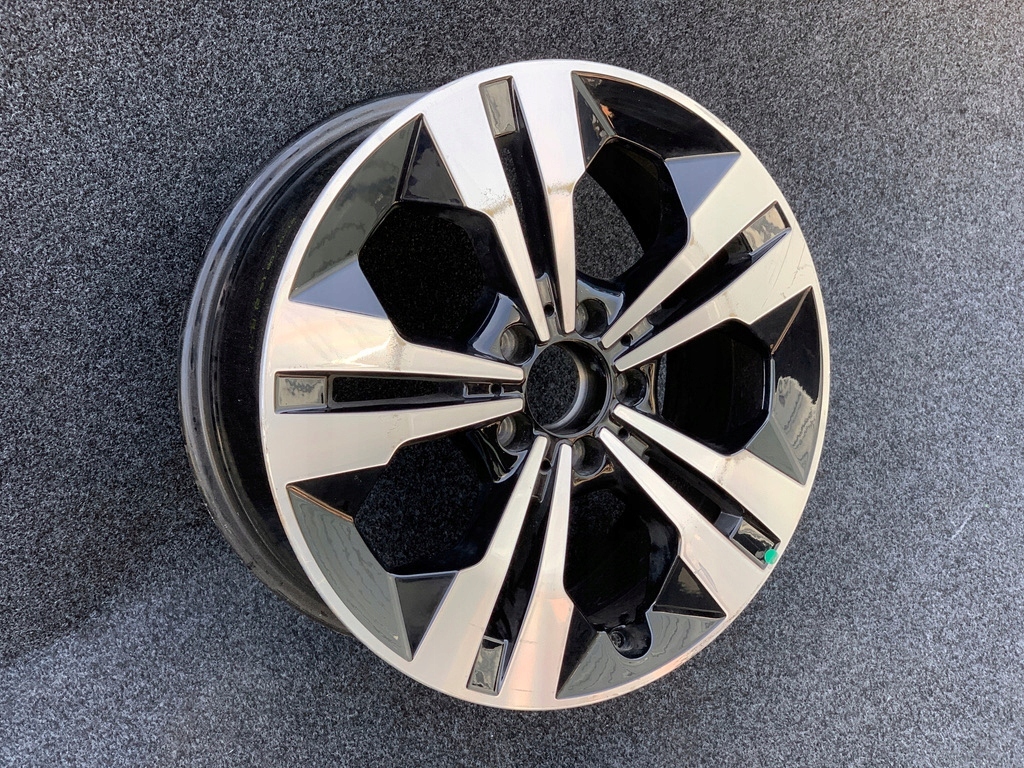 FELGA MERCEDES B GLA X247 18 CALI 7.5J ET53 Liczba felg w ofercie 1 szt.