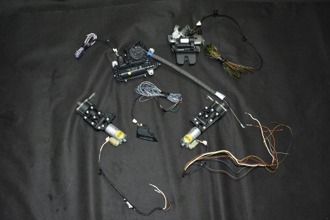 КОМПЛЕКТ КРИШКИ ЕЛ. ЗАМОК DOCIAG ЗАМОК AUDI Q7m