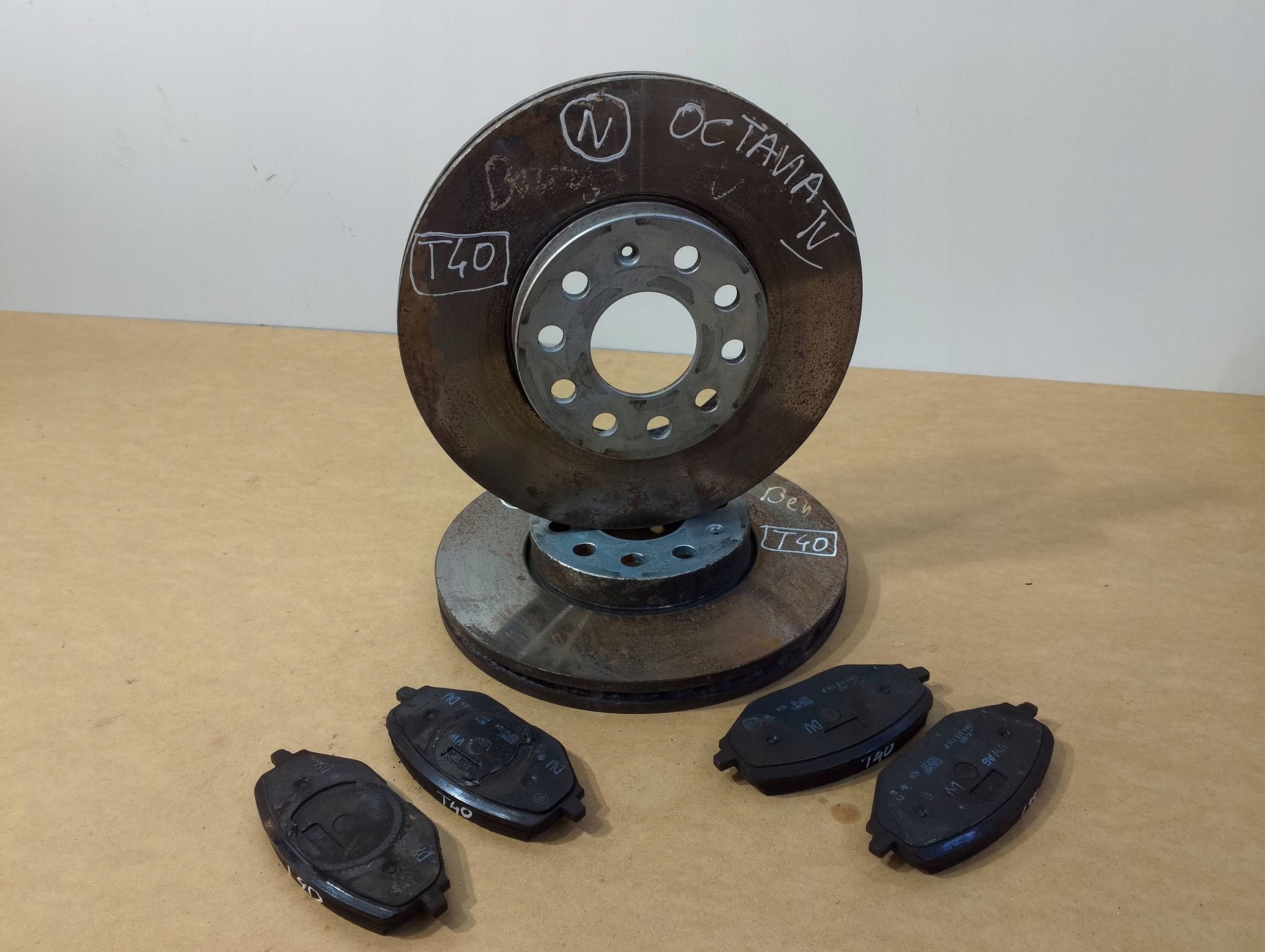 Skoda Octavia Mk4 discs brake front plates (T40)