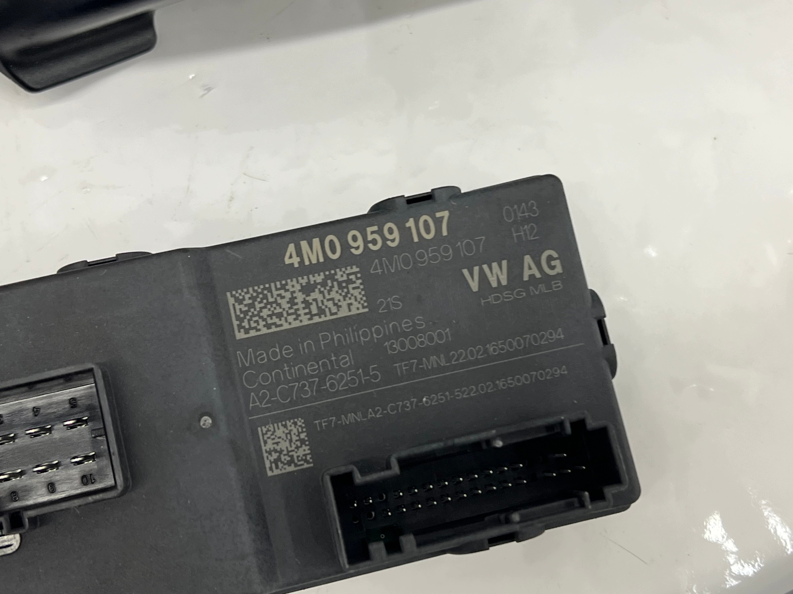 AUDI A4 8W B9 KOMBI trunk door electrical running board bundle module SILOWNIKI