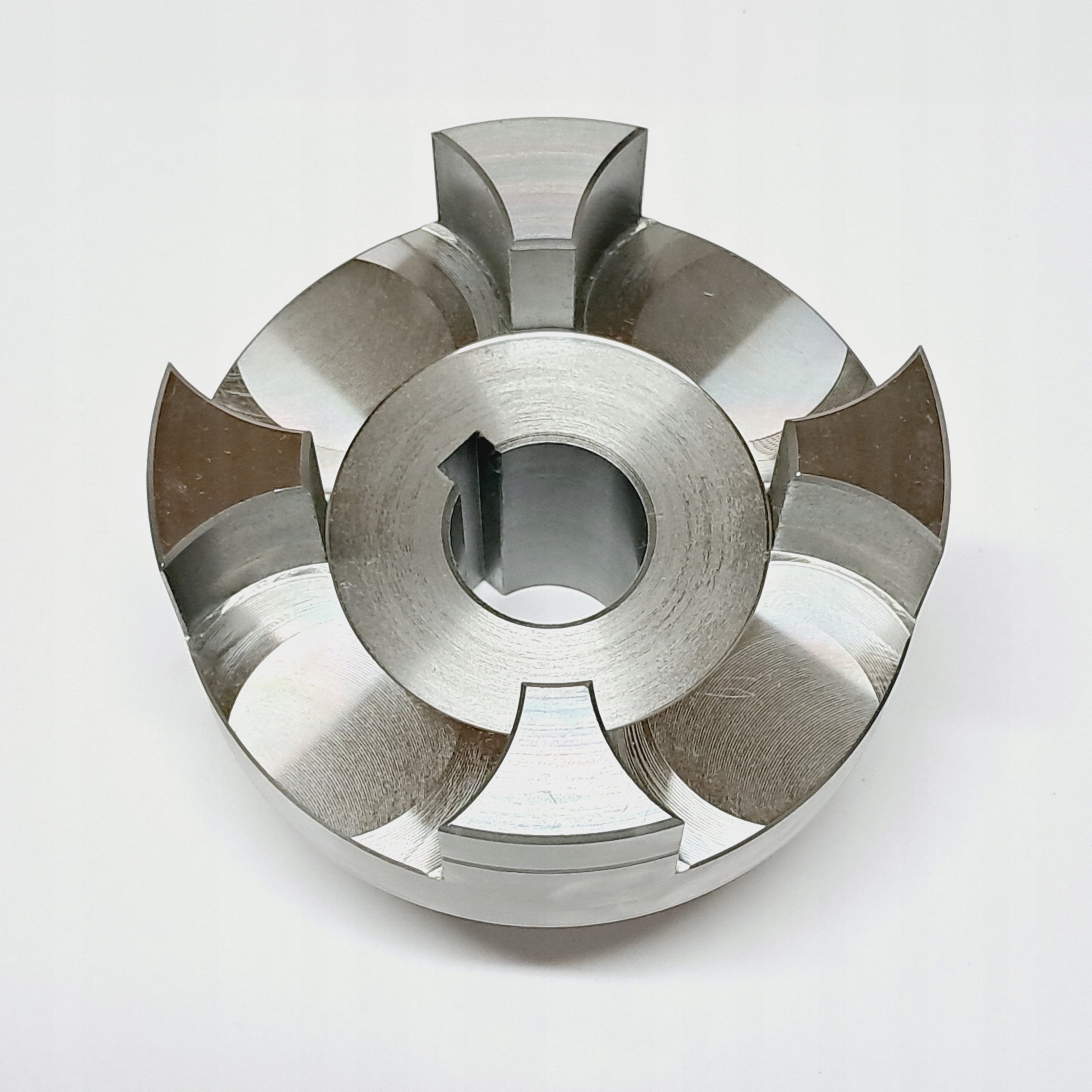 Spojka průměru 105 mm s otvorem fi28 w8 polovina fi105 L140