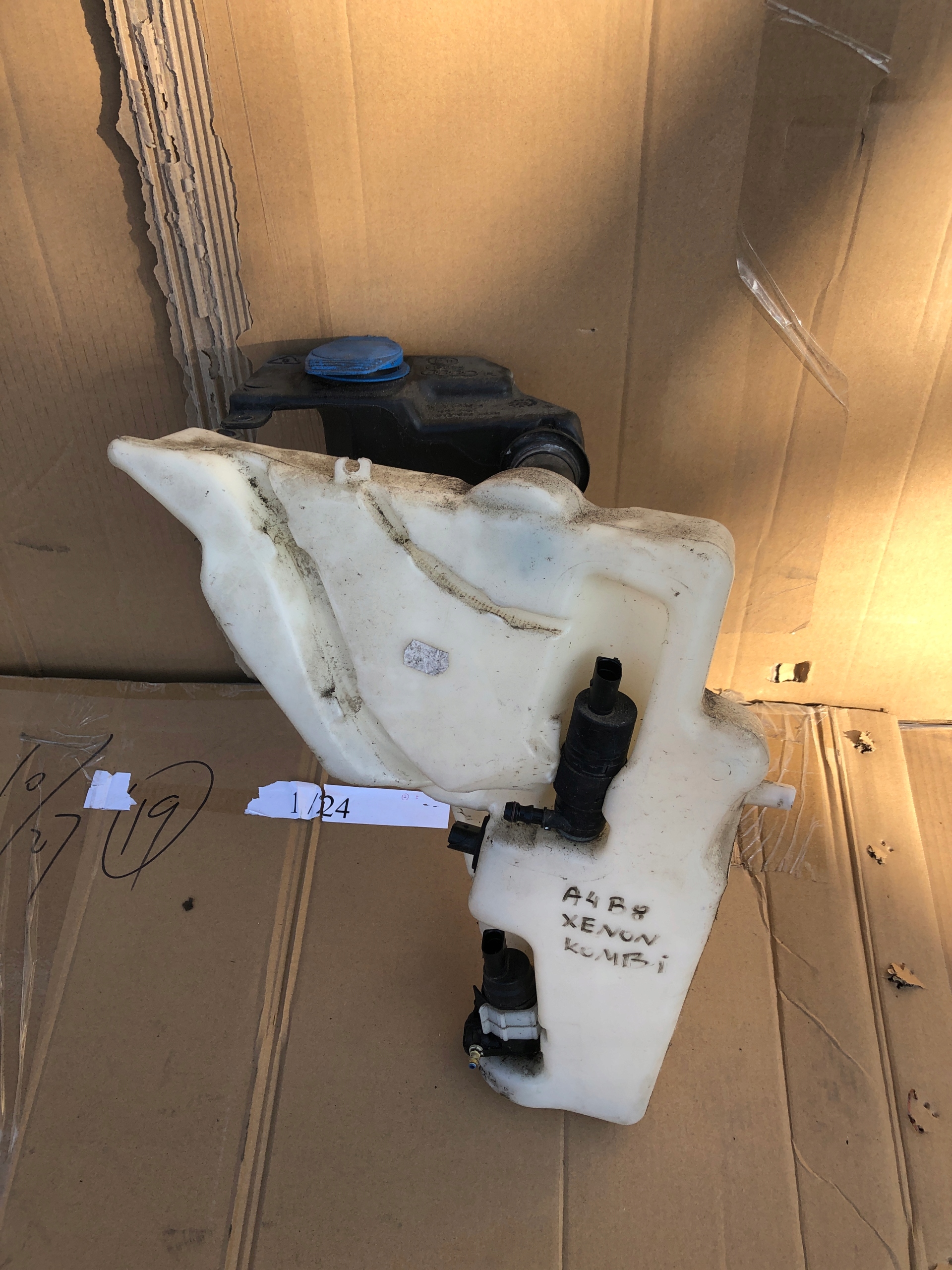 A4 B8 A5 бачок омывателя 8T0955453C ксенон