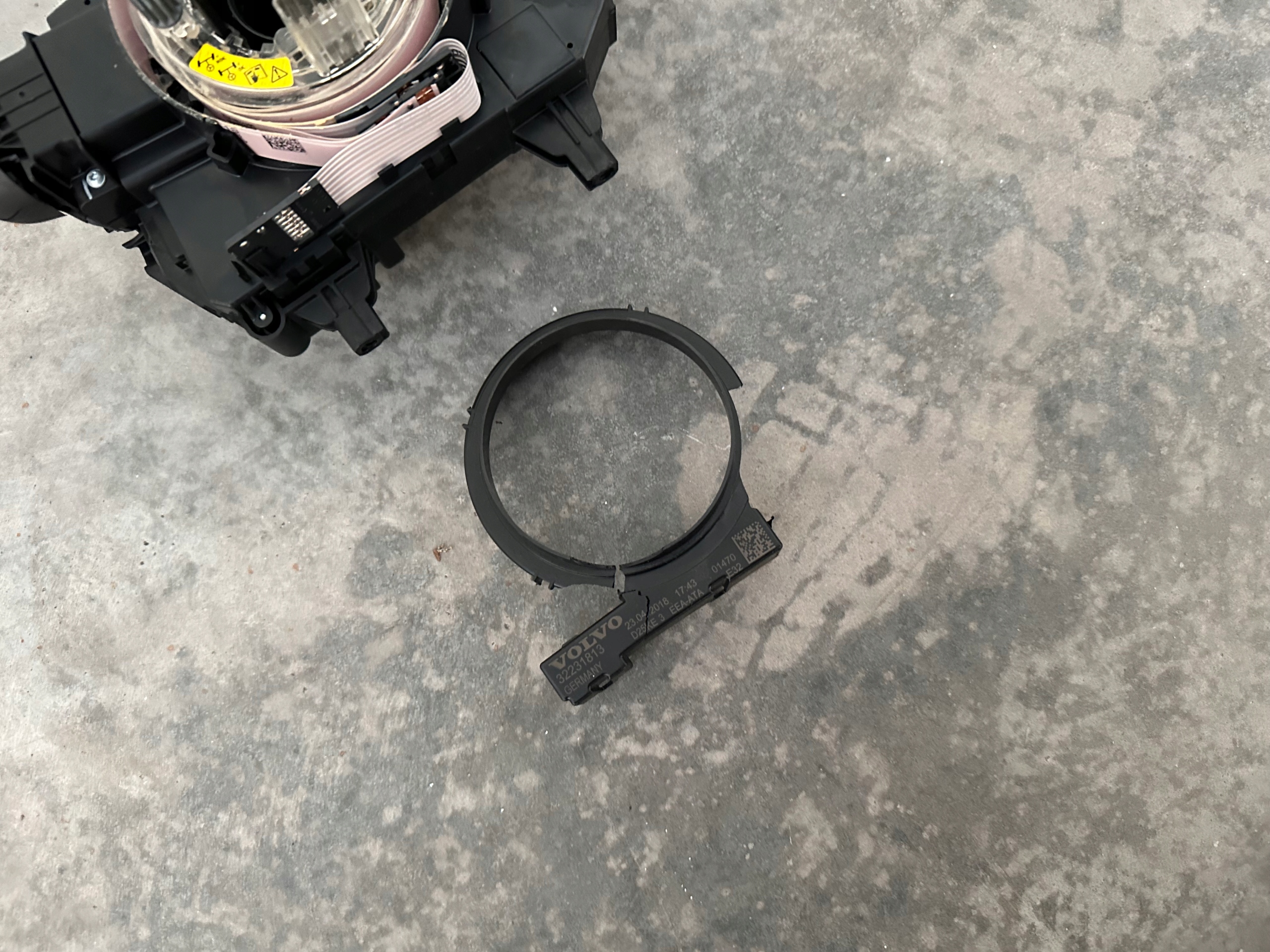 VOLVO XC60 II steering wheel levers and controls control ring