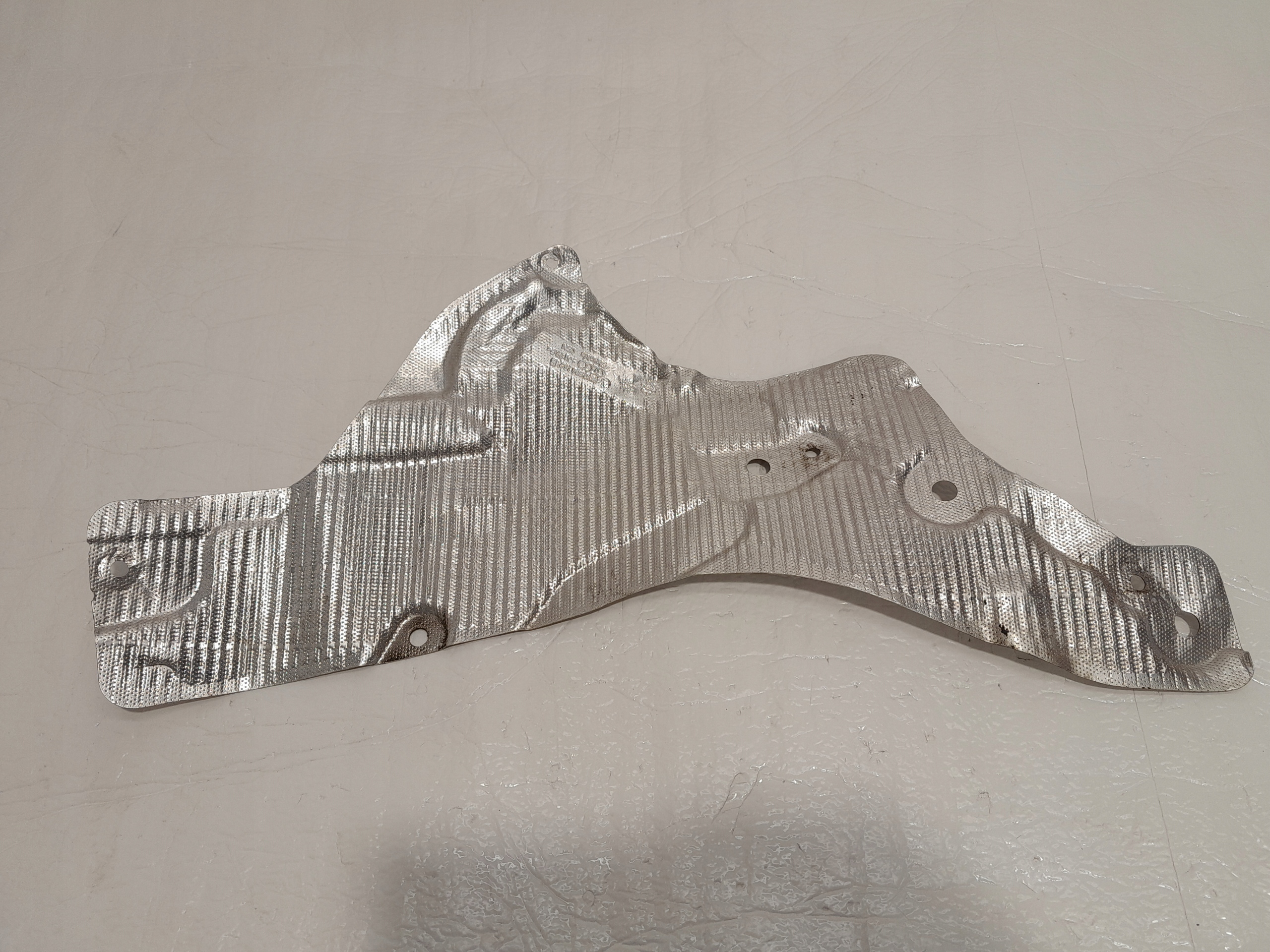 AUDI A4 B9 LIFT Blech Blende Abdeckung TERMICZNA PODLUZNICY 8W0804162B