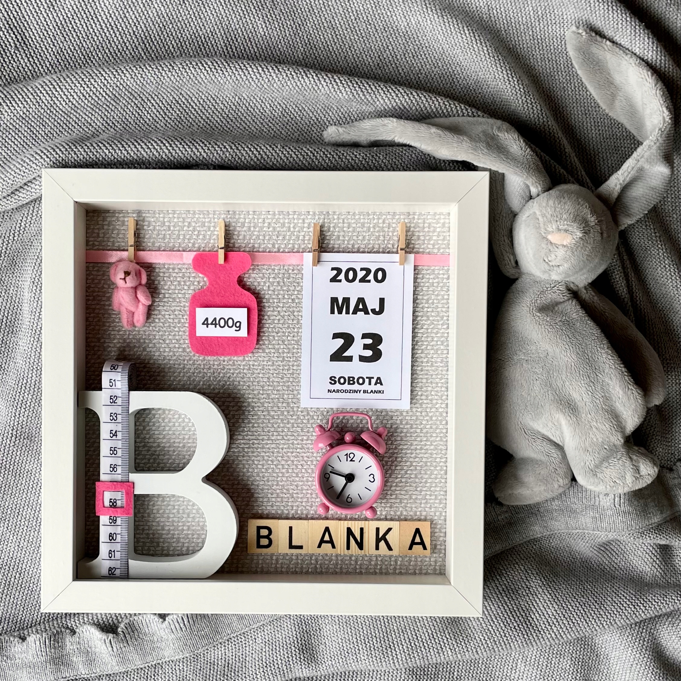 Rámeček personalizovaný metráž pro holčičku s kartičkou z kalendáře