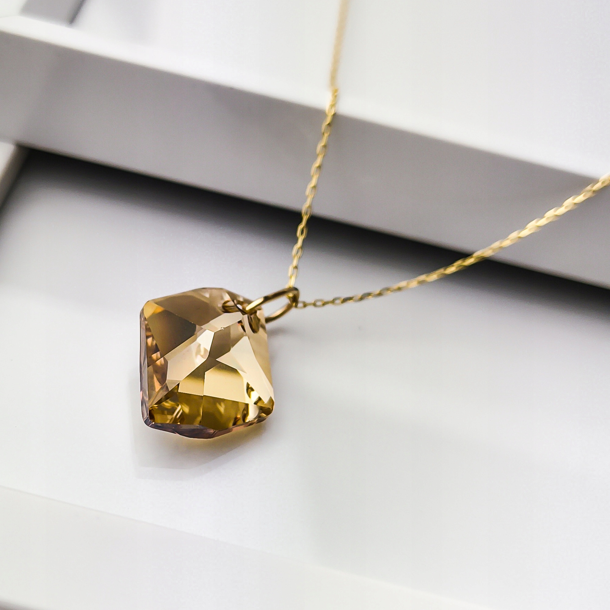 Złota zawieszka z kryształem Golden Shadow pr. 585 Marka LeksusGold