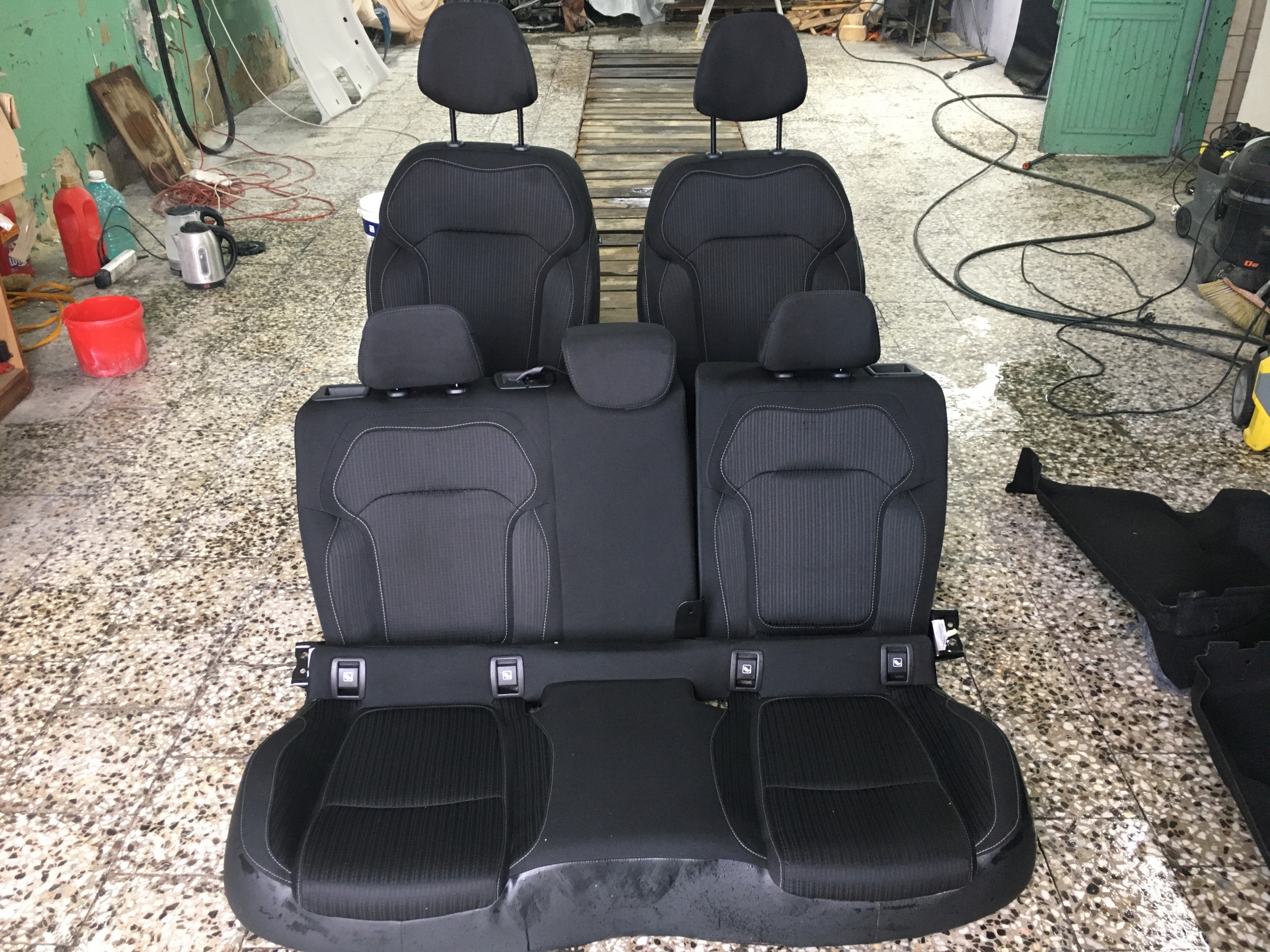 КРІСЛА ДИВАН СИДІННЯ VAN MEGANE IV HB