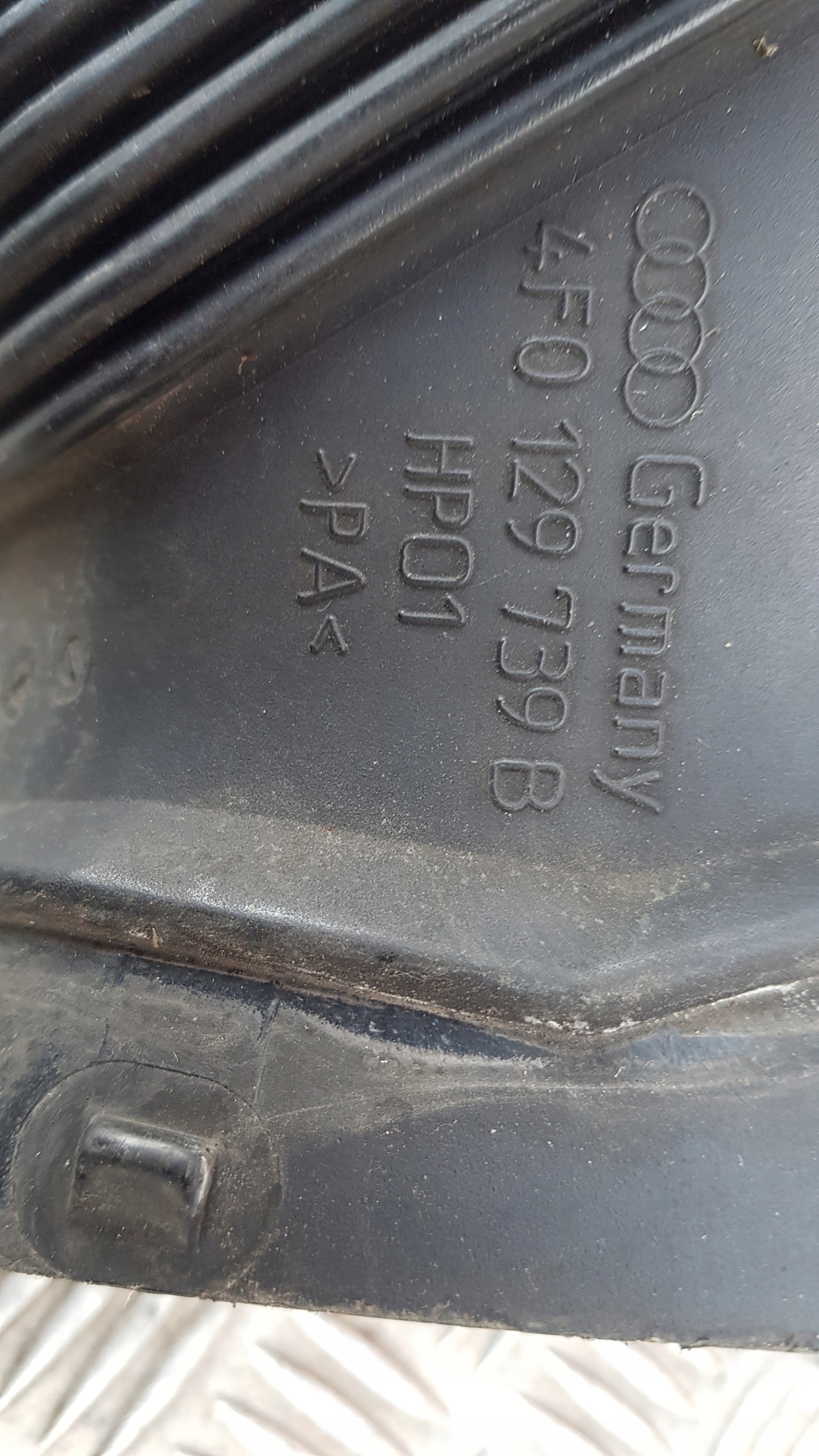 AUDI A6 C6 3.0 TDI hose pipe wiring 4F0129739B
