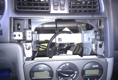 RAMKA RADIOWA ZŁĄCZE ISO NISSAN PRIMERA P11 Kod producenta 281210-06-0