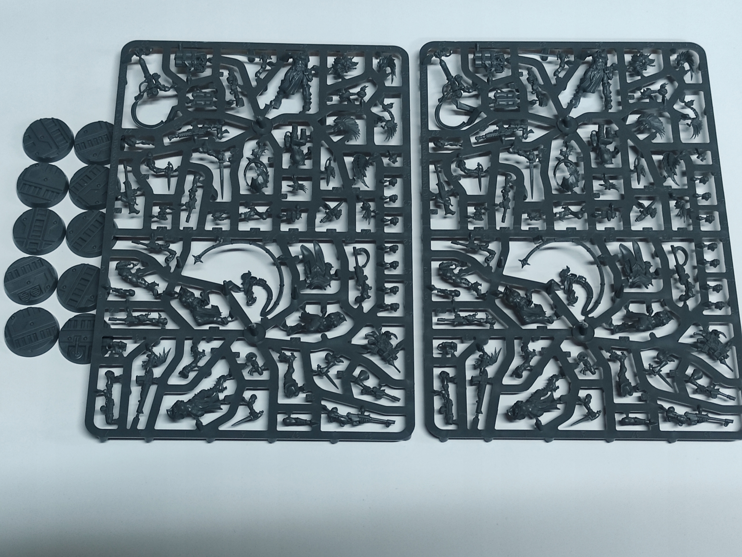 Necromunda Escher Gang (10 modeli)