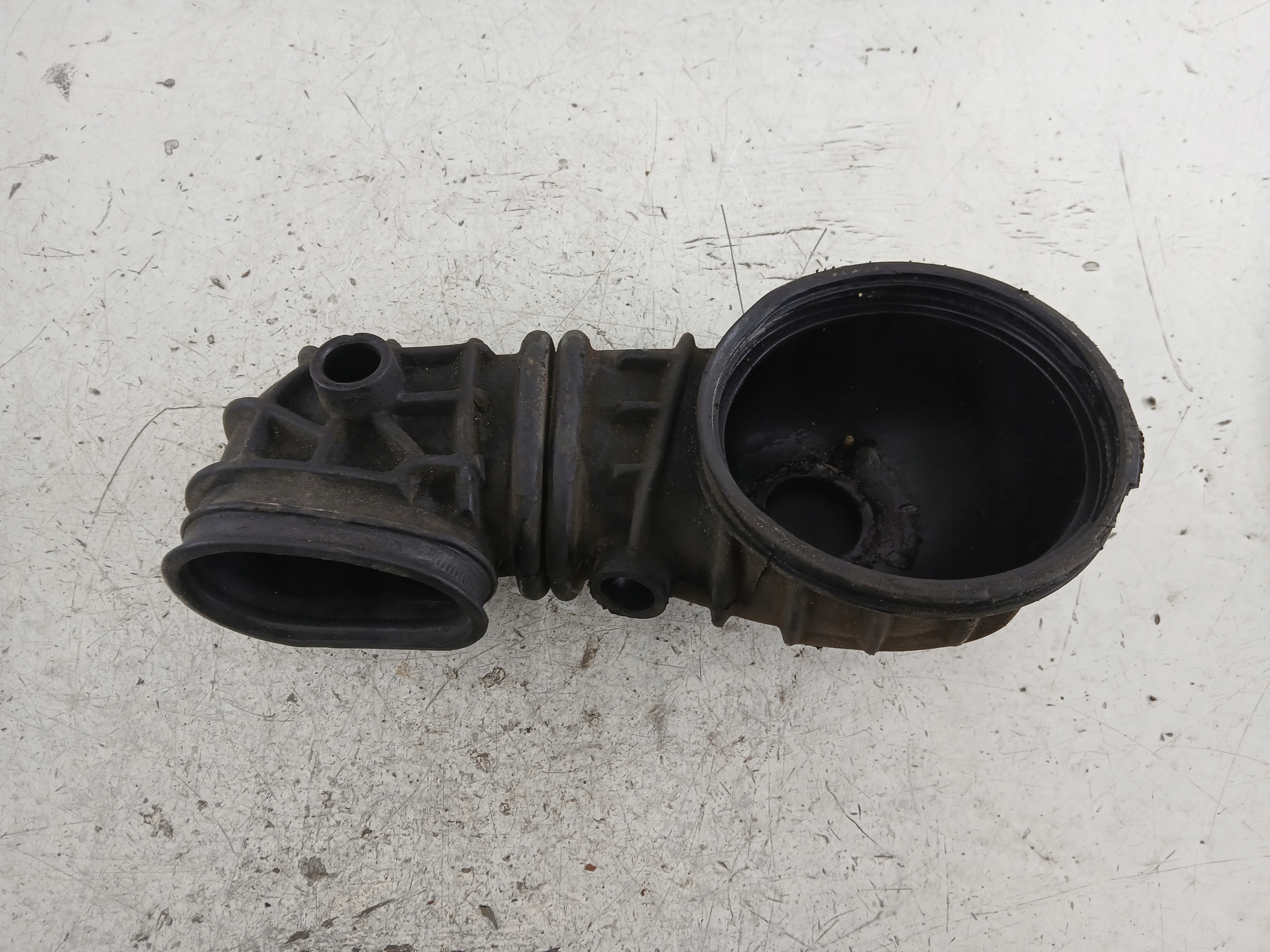AUDI 80 B4 100 2.3 hose tube pipe air 054133357B