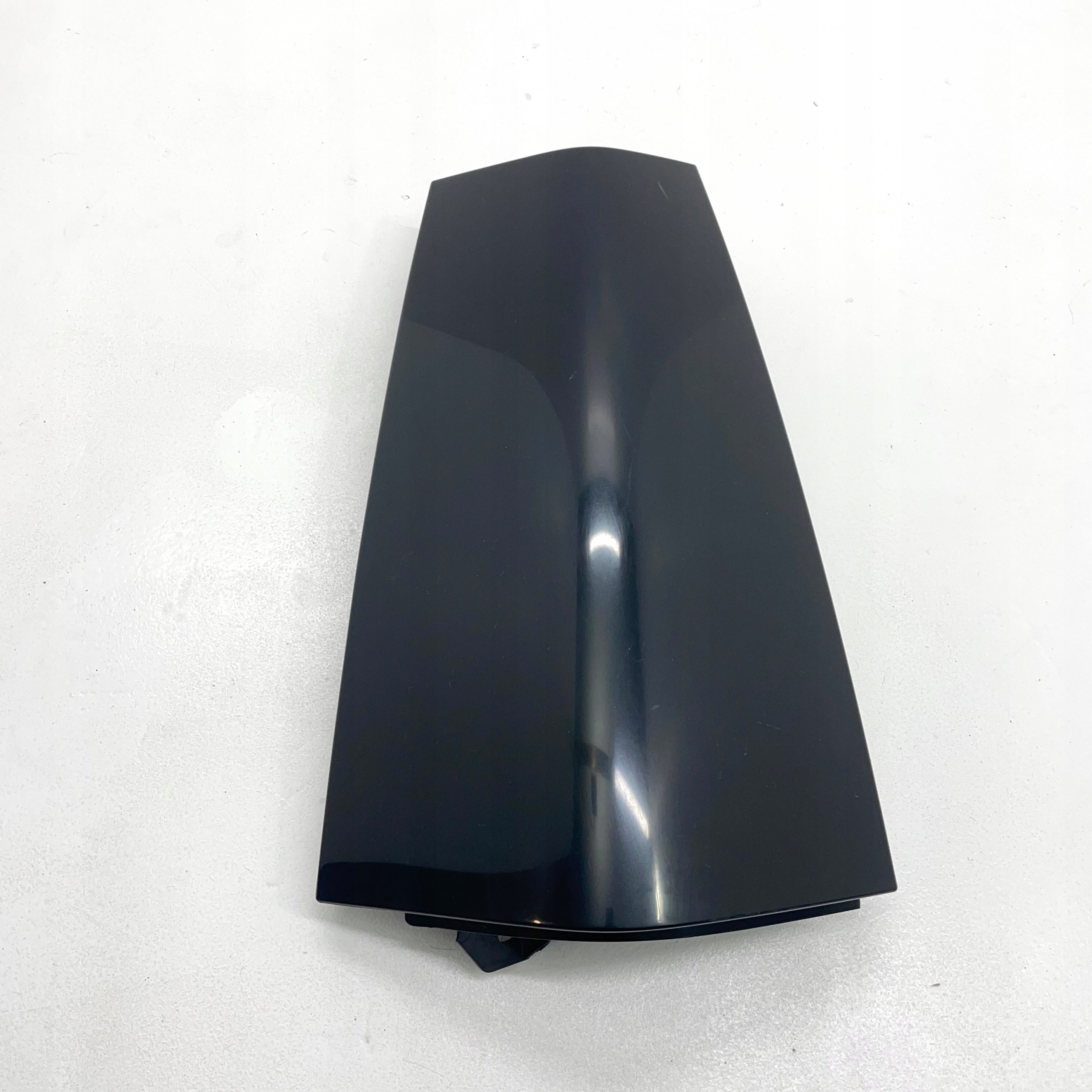 5L6853215A - SKODA YETI LIFT НАКЛАДКА НА СТІЙКУ ЗАДНЯ ЛІВА