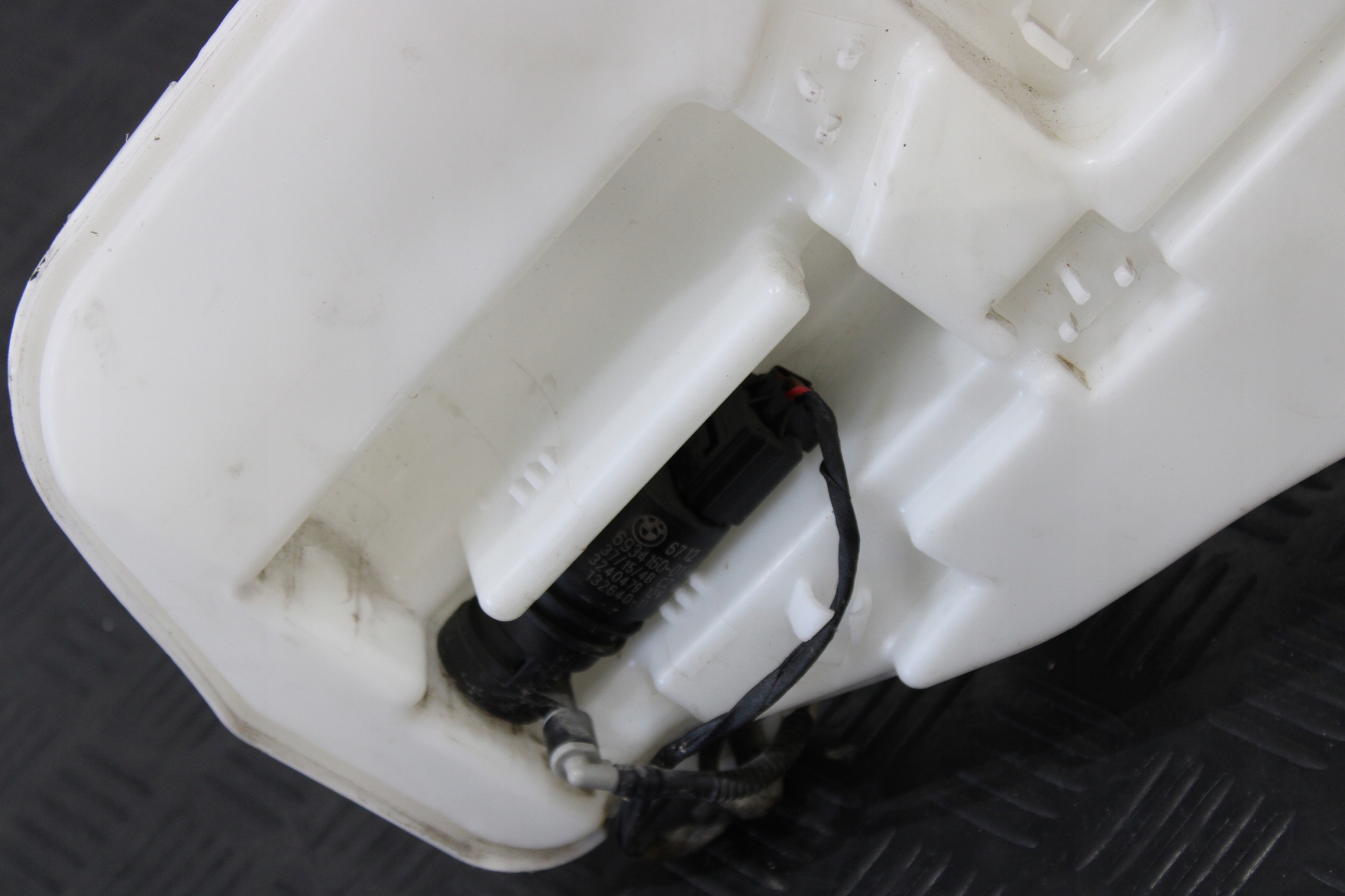 washer fluid tank 7269663 BMW 6 GRAN COUPE F06