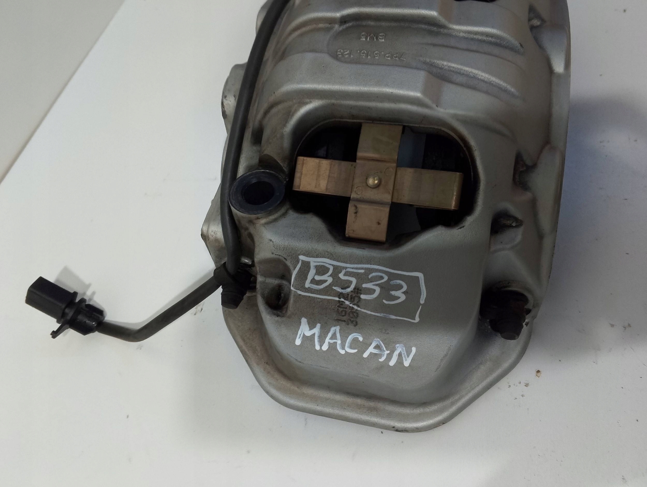Porsche Macan (95B) caliper brake front left 95B615105Q (B533)