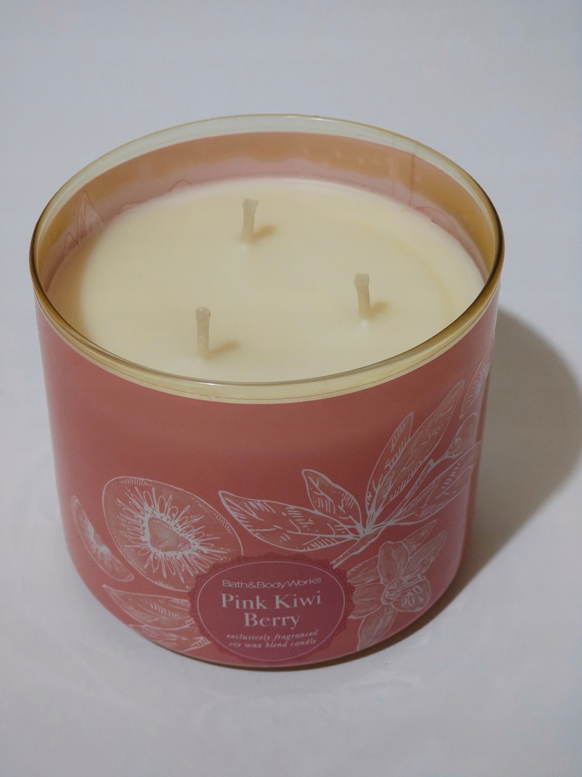 Bath & Body Works – Pink kiwi berry vonná svíčka (3 knoty) 411 g