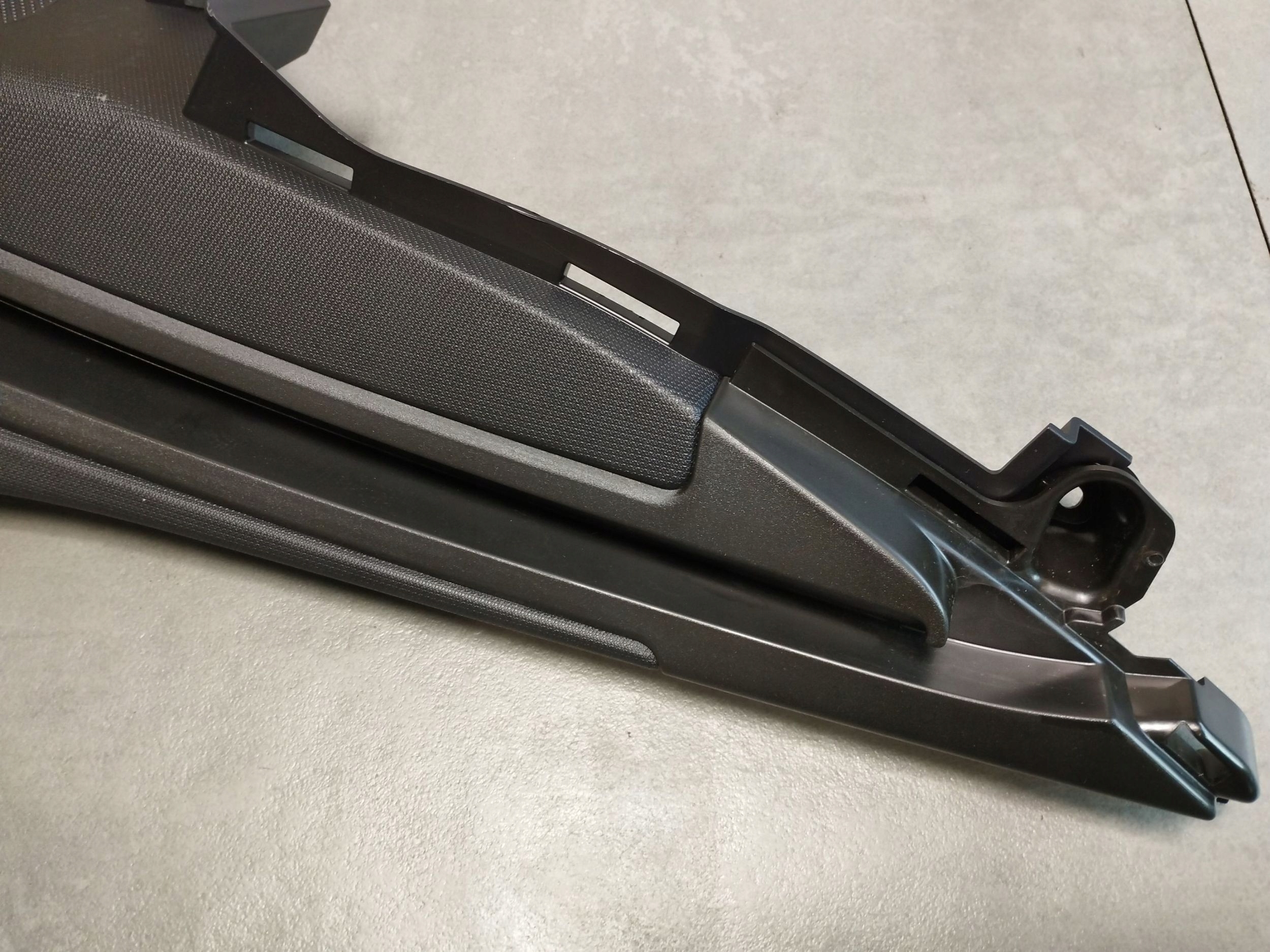 Audi A5 B10 KOMBI holder rolety boot left rear part 8B9867245A