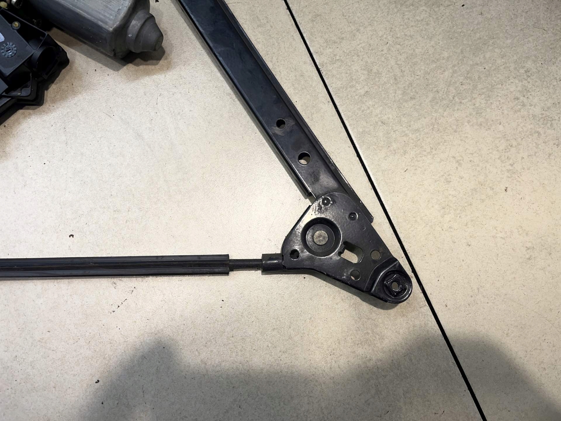 window regulator left rear part GALAXY 1.9 TDI FL TR37M3959811