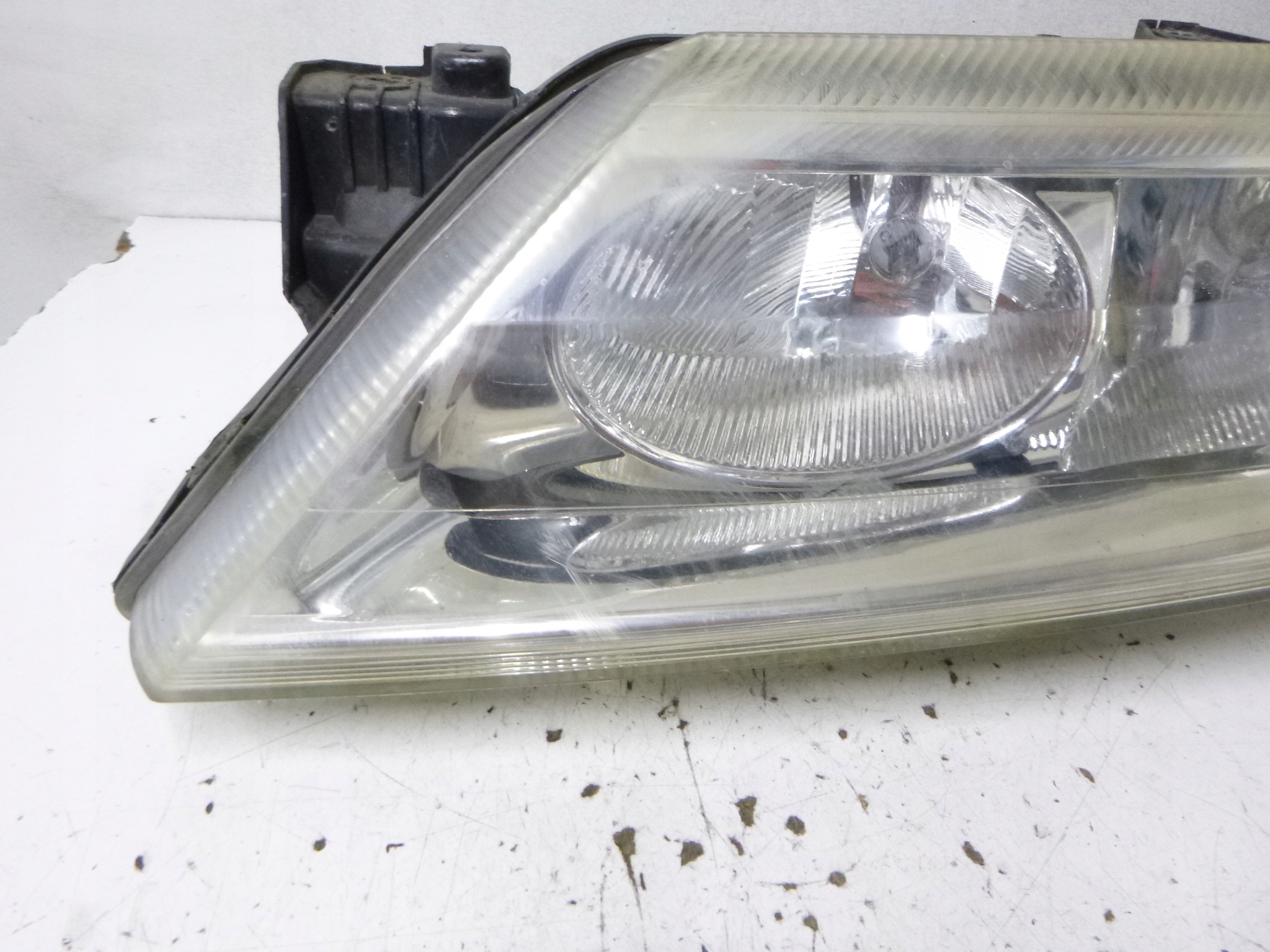 light front Renault Laguna II 2002r. 8200002845