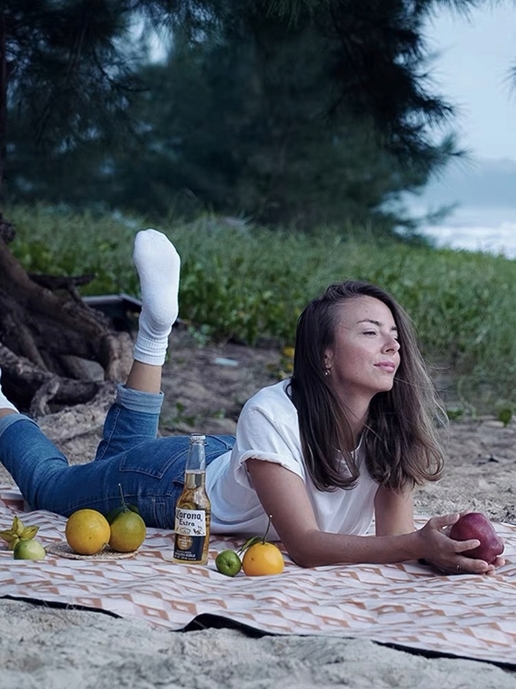 KOC PIKNIKOWY MATA PLAŻOWA IZOLACJA WODOODPORNY XL Kształt prostokątny