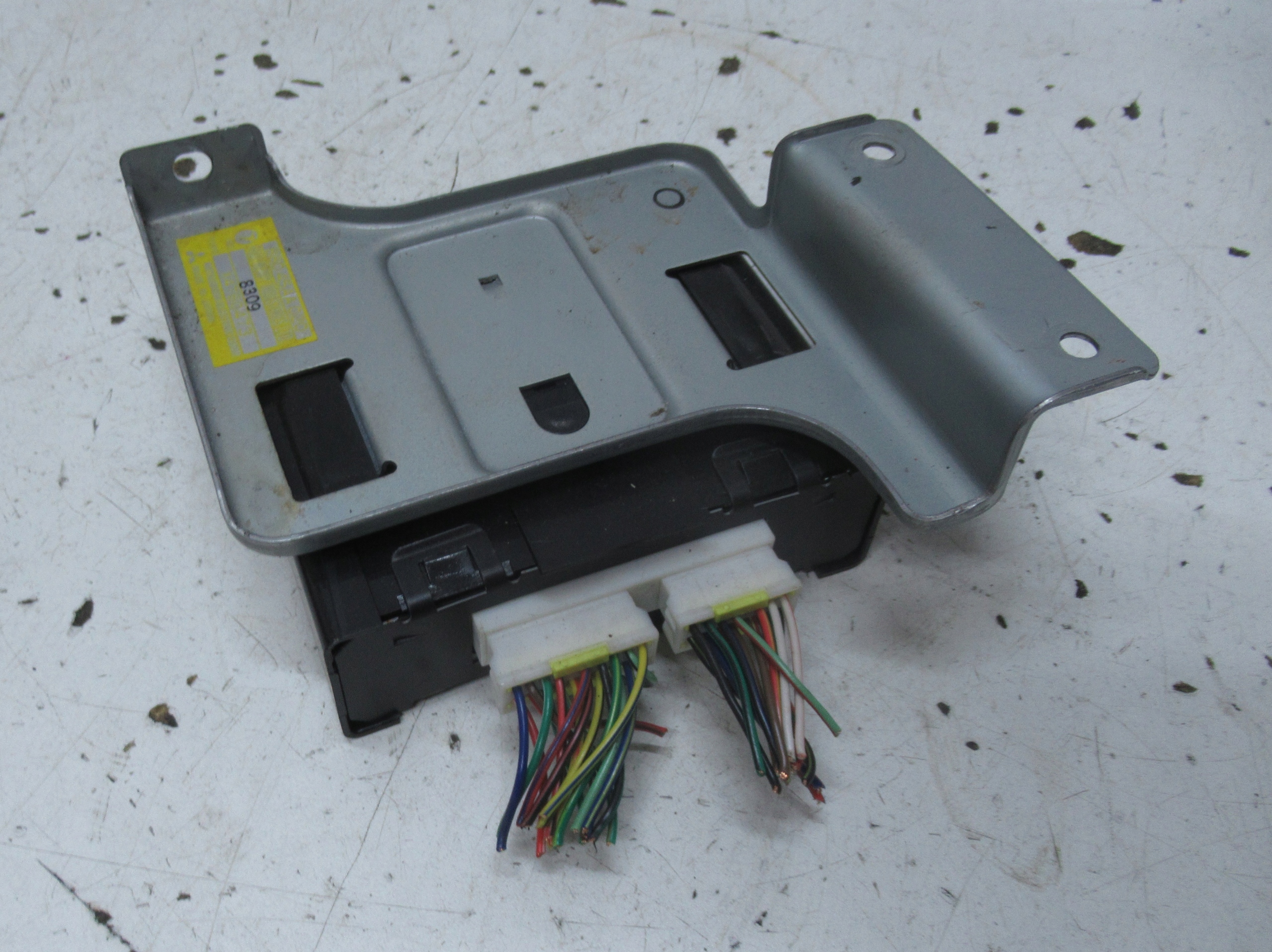 SUBARU LEGACY 98R 2.5B module control unit X4T60473