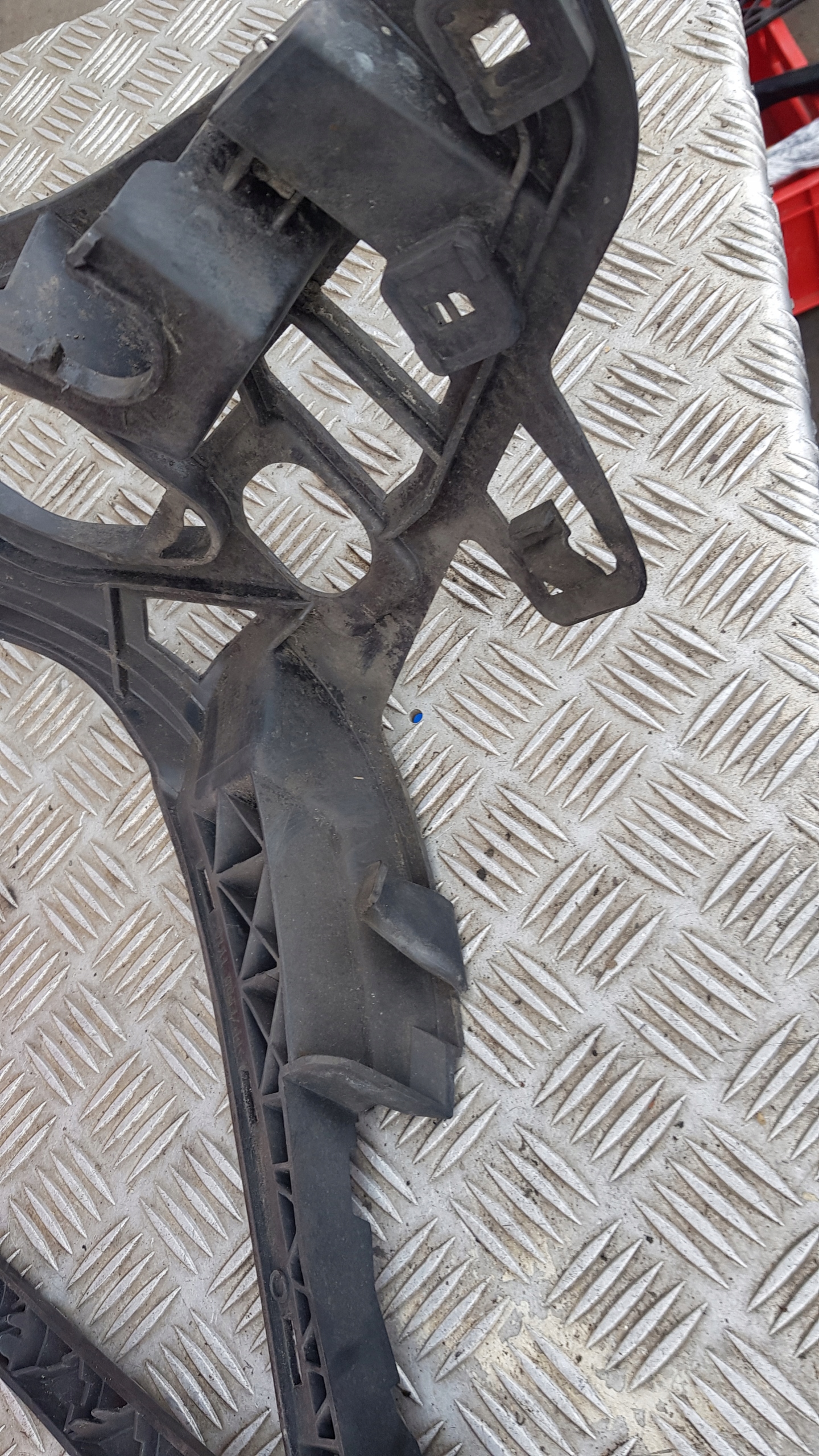 MERCEDES W212 console bumper bracket front right a2128850265