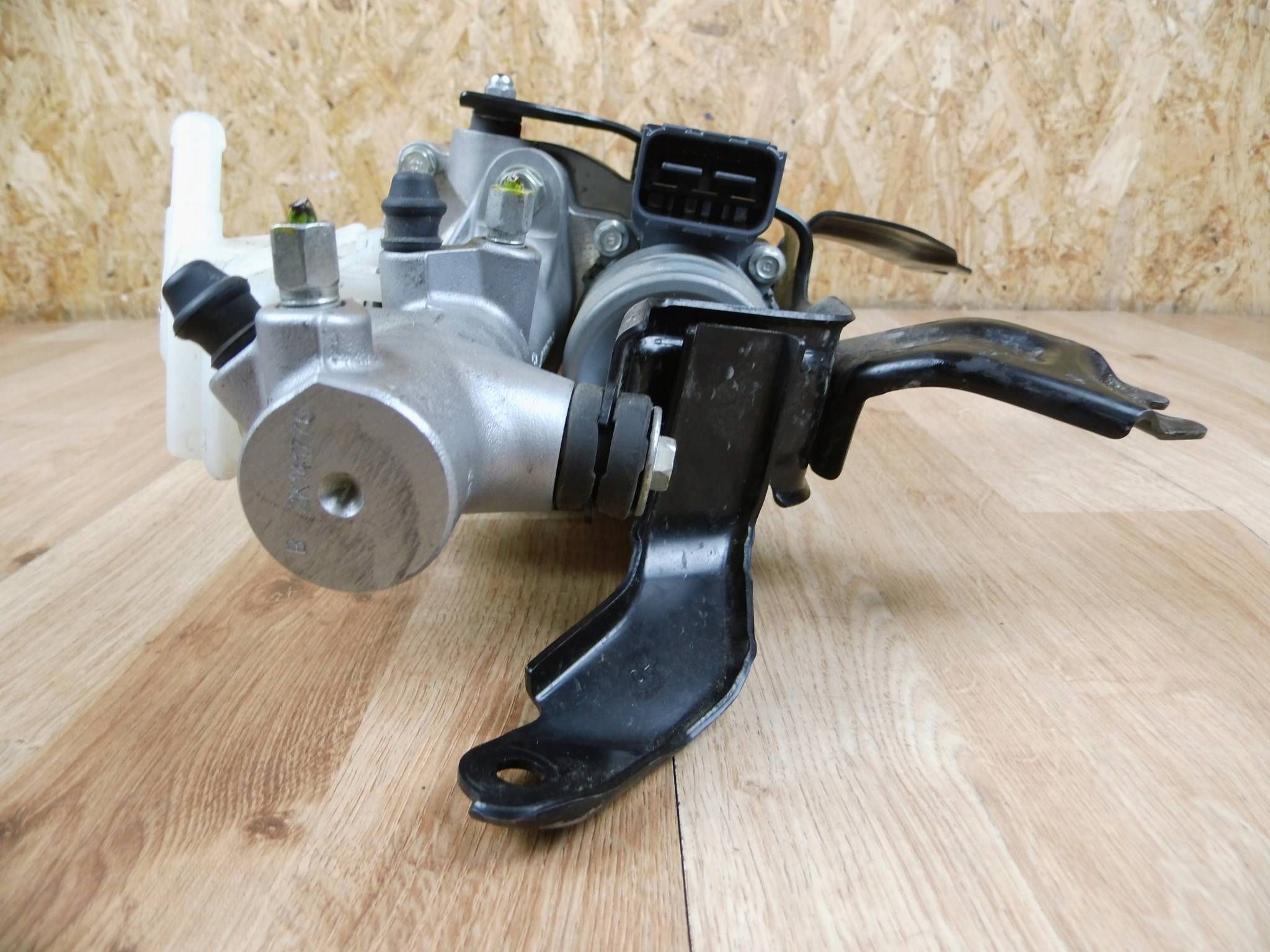 Honda CR-V 2000 Servofreno servo booster 275P54009
