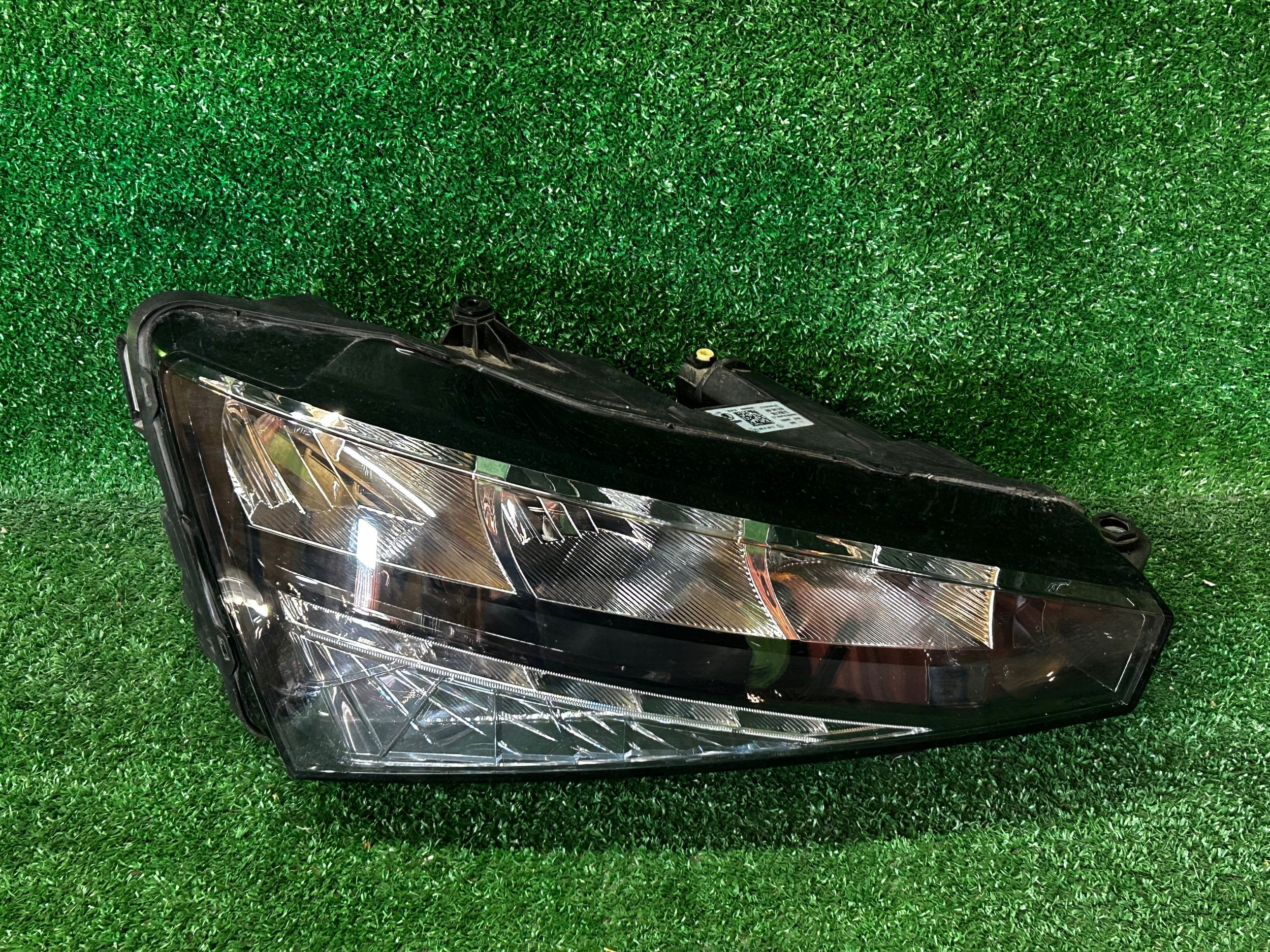 REFLEKTOR Destra SKODA SCALA LED