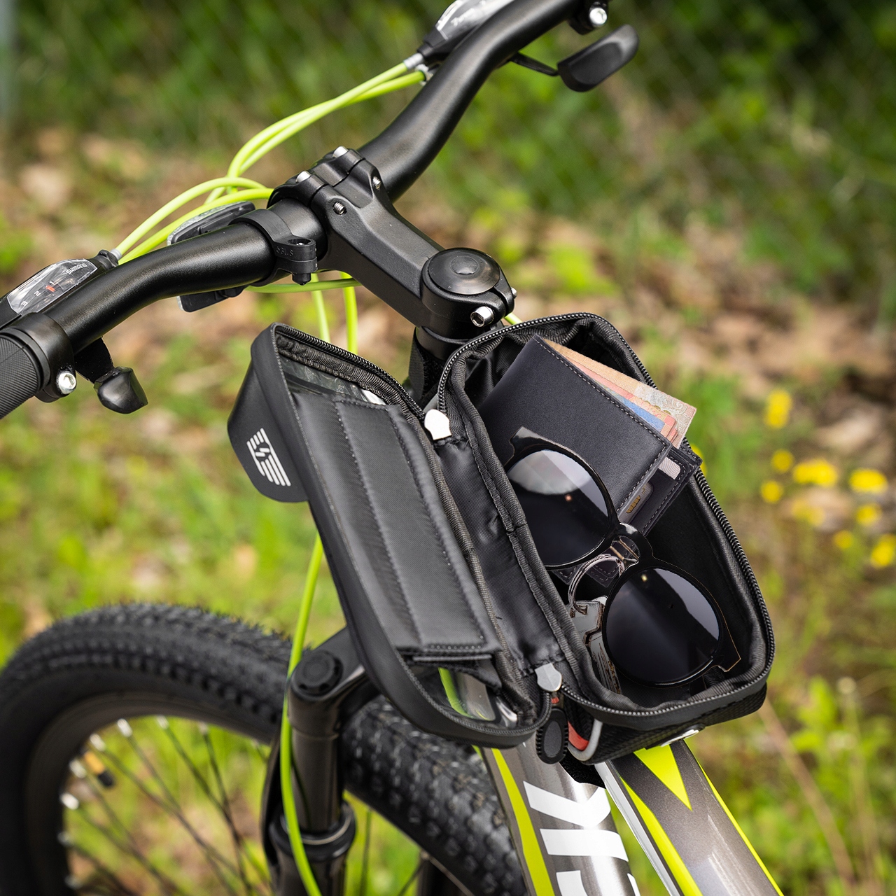 SAKWA NA ROWER TORBA ROWEROWA WODOOPORNY NA RAMĘ UCHWYT ŚCIĄGANY ETUI 1L Rodzaj przednia