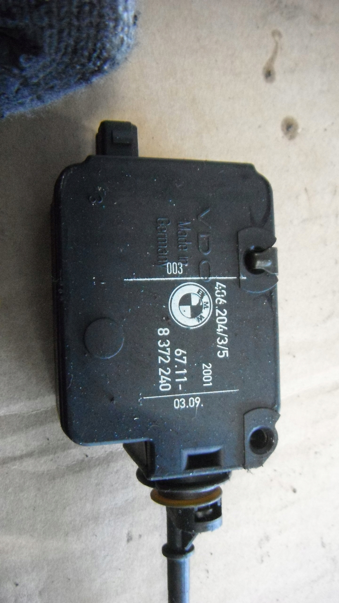 BMW E46 SIŁOWNIK KLAPKI PALIWA 8372240