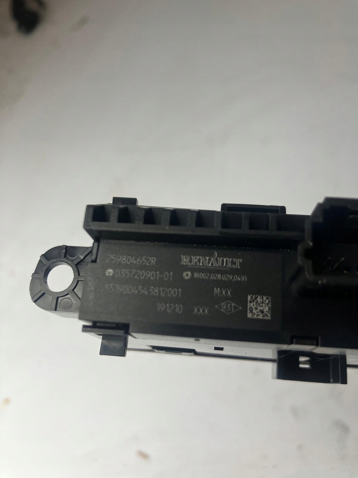 Commandes PANEL PRZYCISKI RENAULT ZOE II LIFT 259804652R