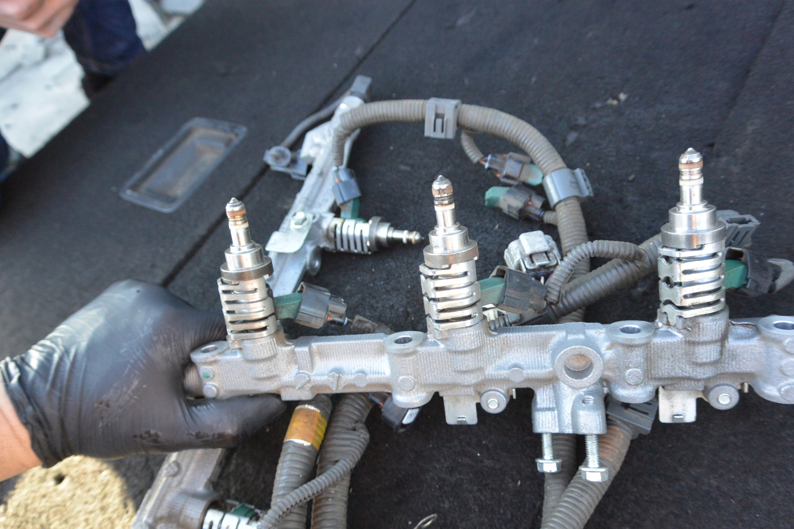 injection ramp injector bundle nozzle LEXUS IS250 2.5 V6 KOMPLET