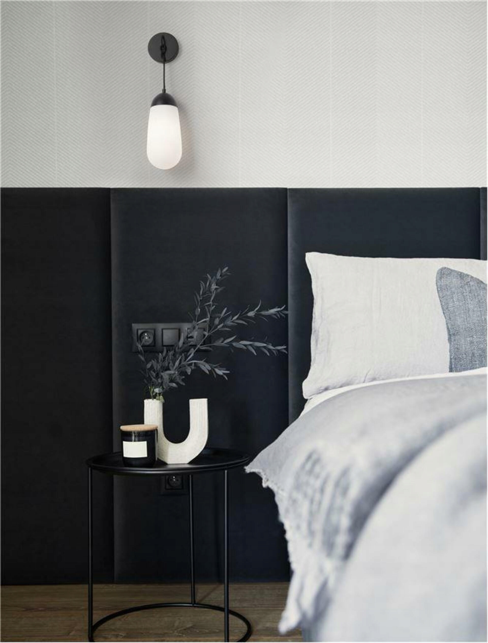 Nova Luce nástenné svietidlo Blaky matný čierny kov a opálové sklo E14 1x5W b
